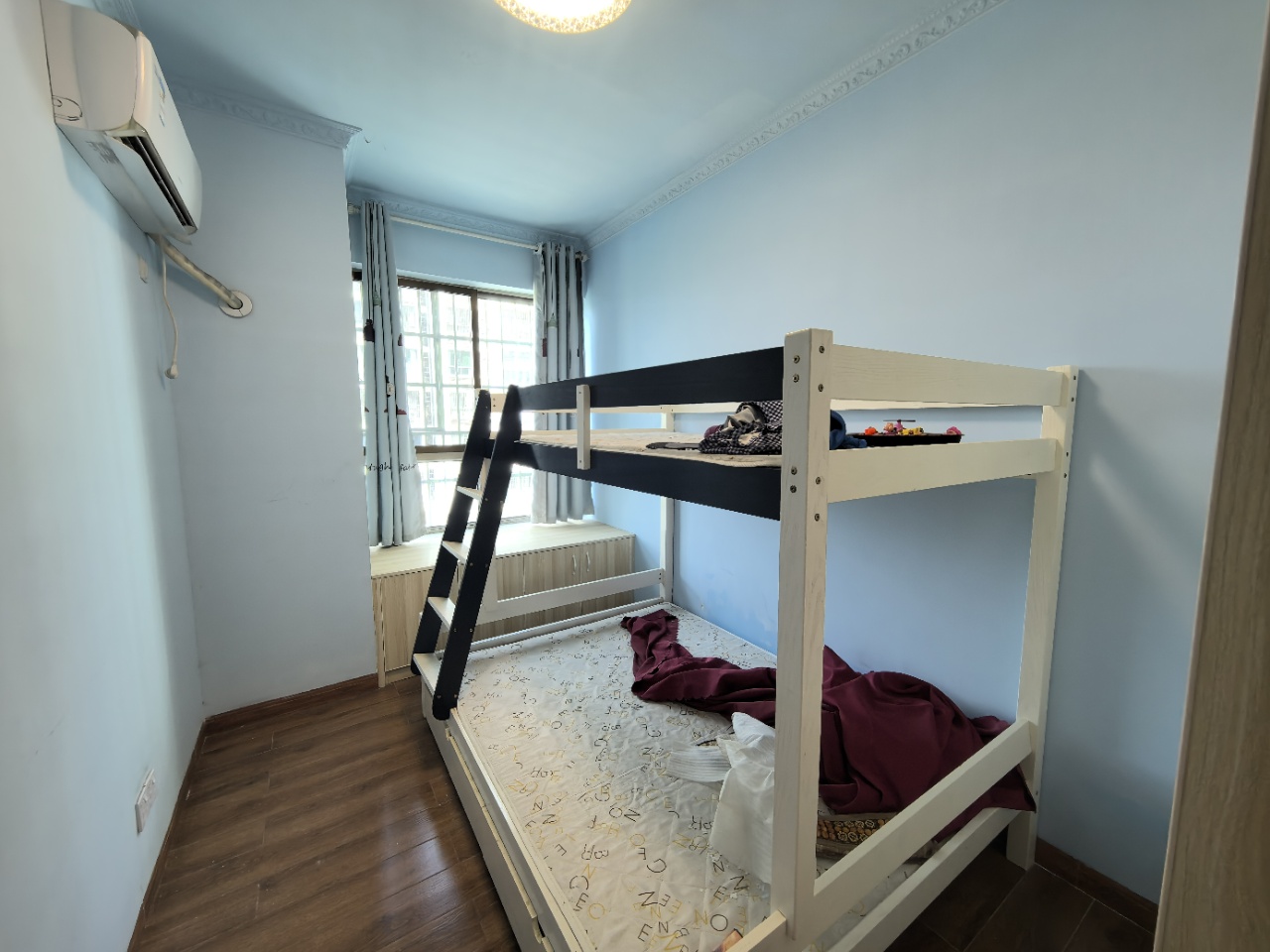 国色天香 4室2厅2卫 2100.0元/月 国色天香 4室2厅2卫 2100.0元/月室内图