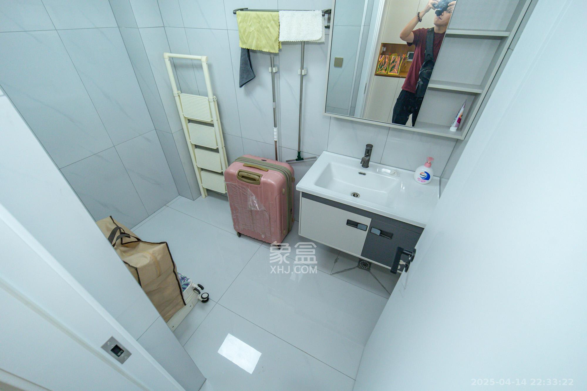 金辉优步星樾 3室2厅2卫 95.0万 金辉优步星樾 3室2厅2卫 95.0万卫生间