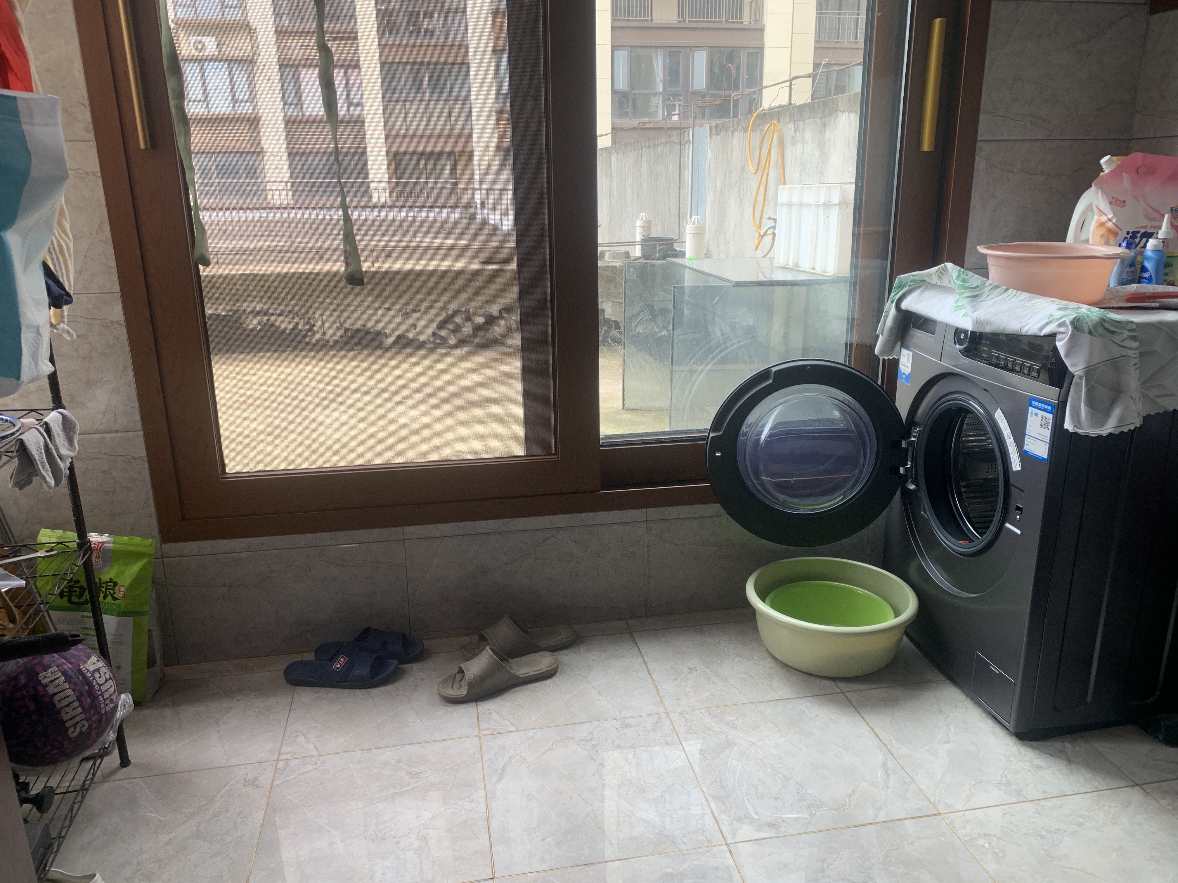 绿地城逸园 3室2厅2卫 150.0万 绿地城逸园 3室2厅2卫 150.0万客厅