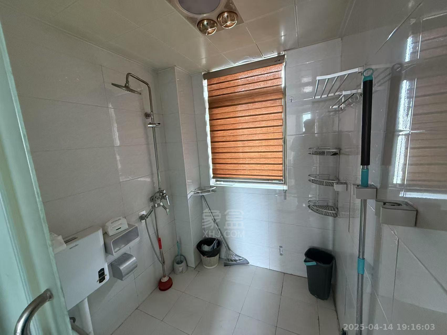 桂花城 3室2厅2卫 1800.0元/月 桂花城 3室2厅2卫 1800.0元/月室内图