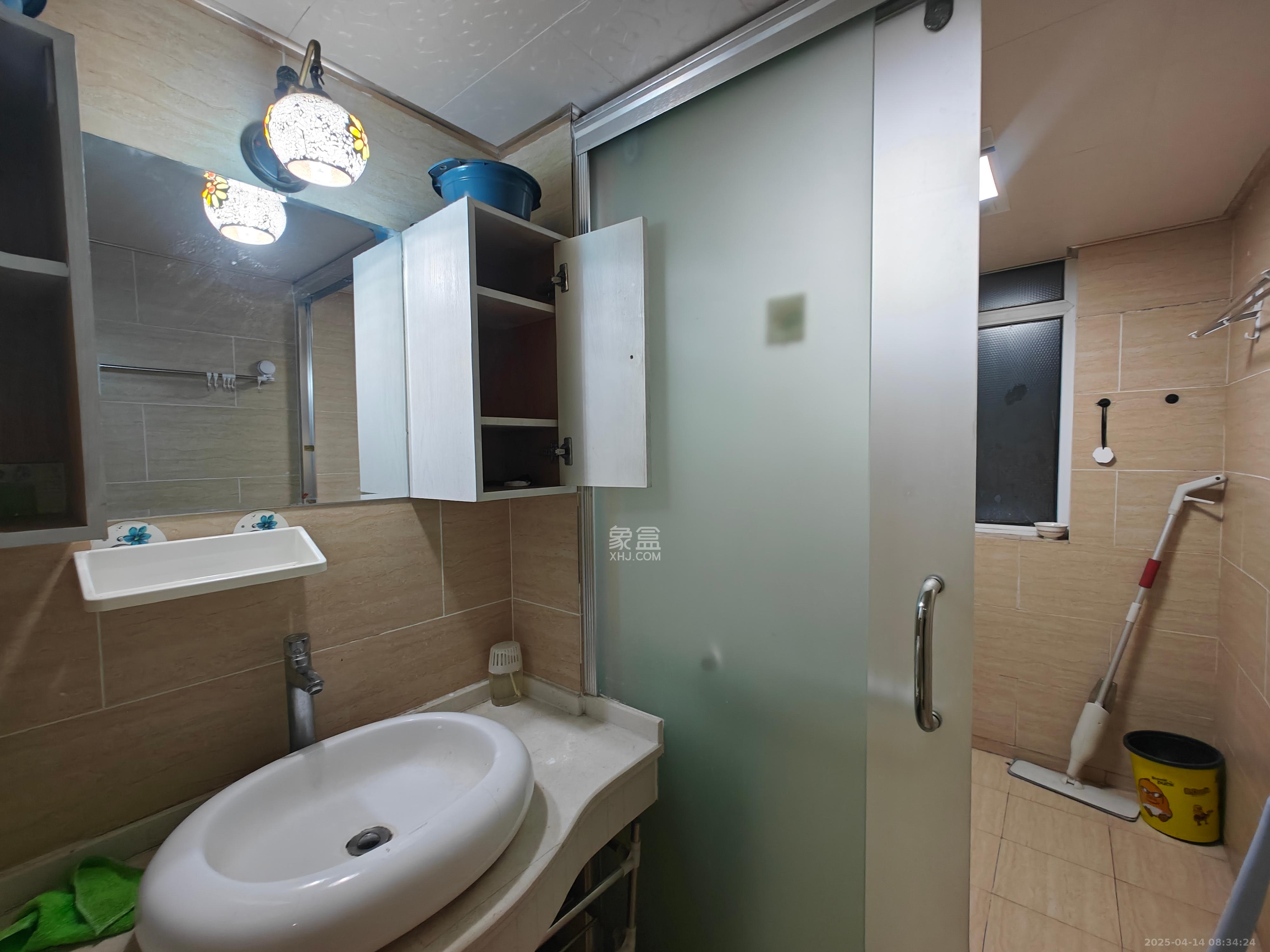 泊爱蓝湾  3室1厅2卫   3100.00元/月室内图