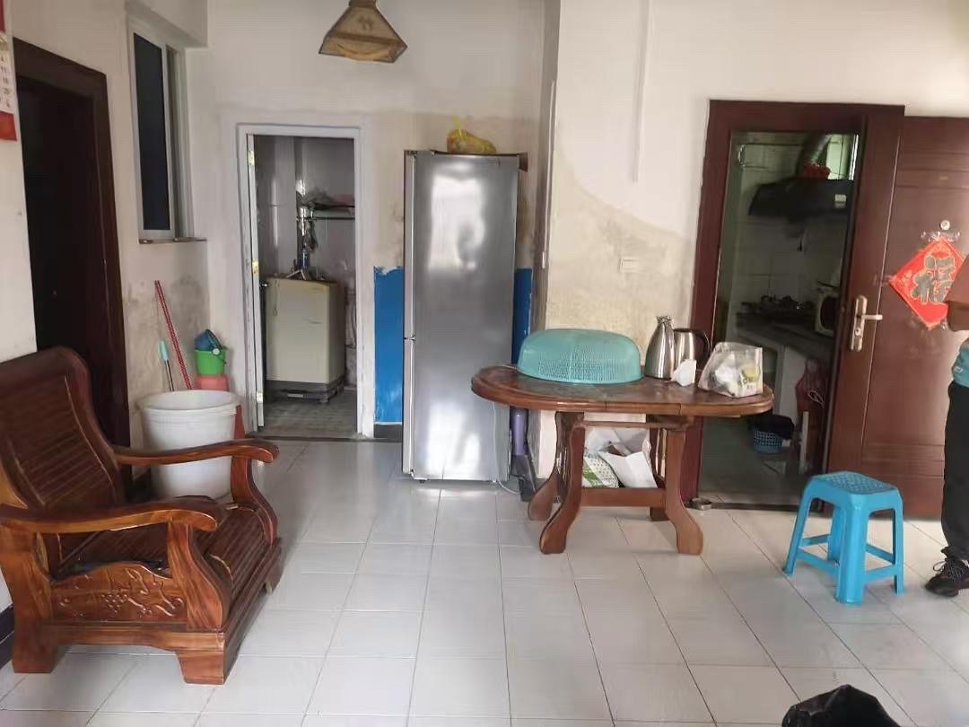 大天花园 2室1厅1卫 90.0万 大天花园 2室1厅1卫 90.0万客厅