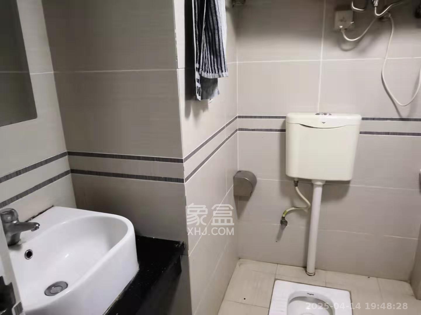 月亮湾草莓街区一、二期  1室1厅1卫   1050.00元/月室内图