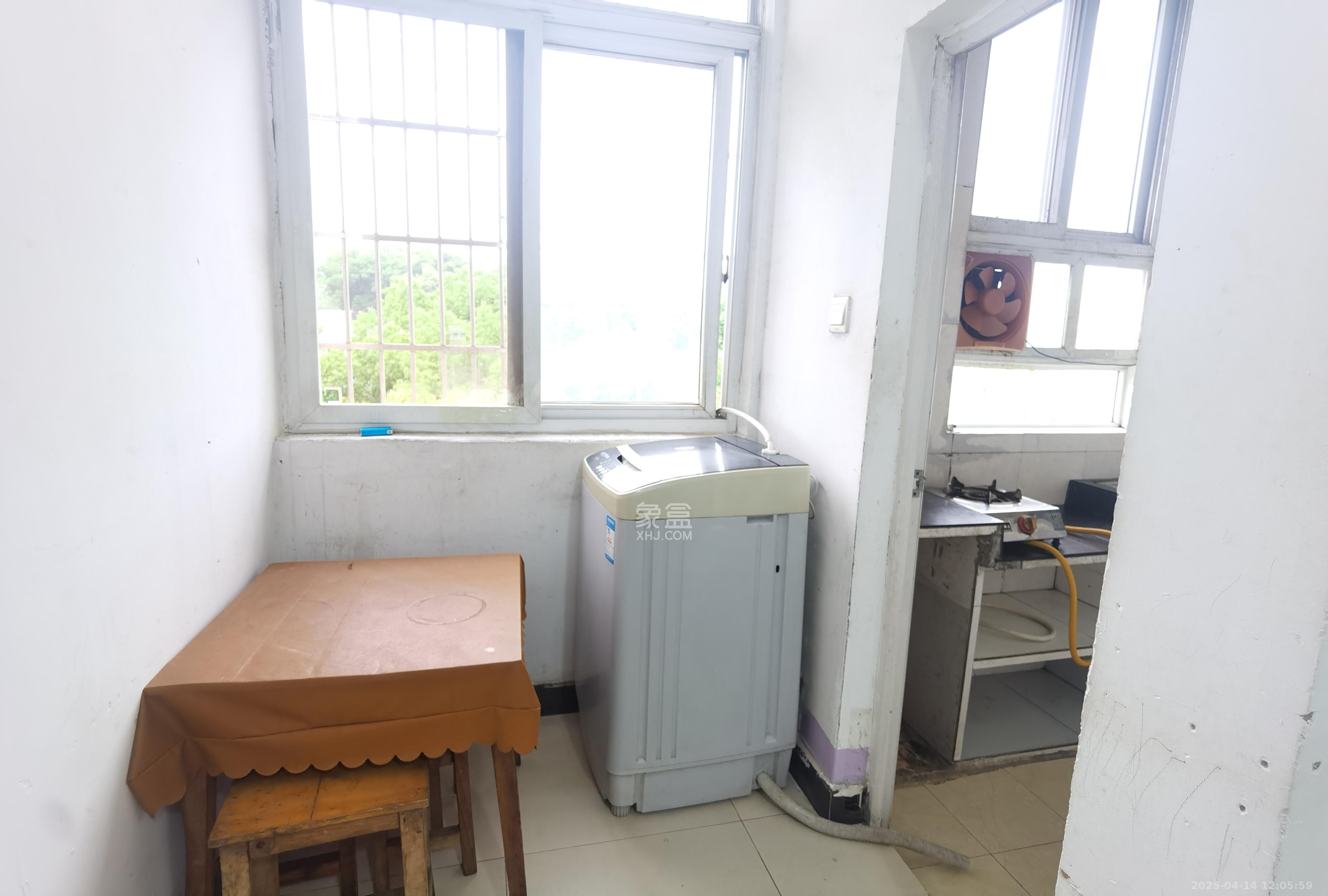 泉塘小区  2室1厅1卫   800.00元/月室内图