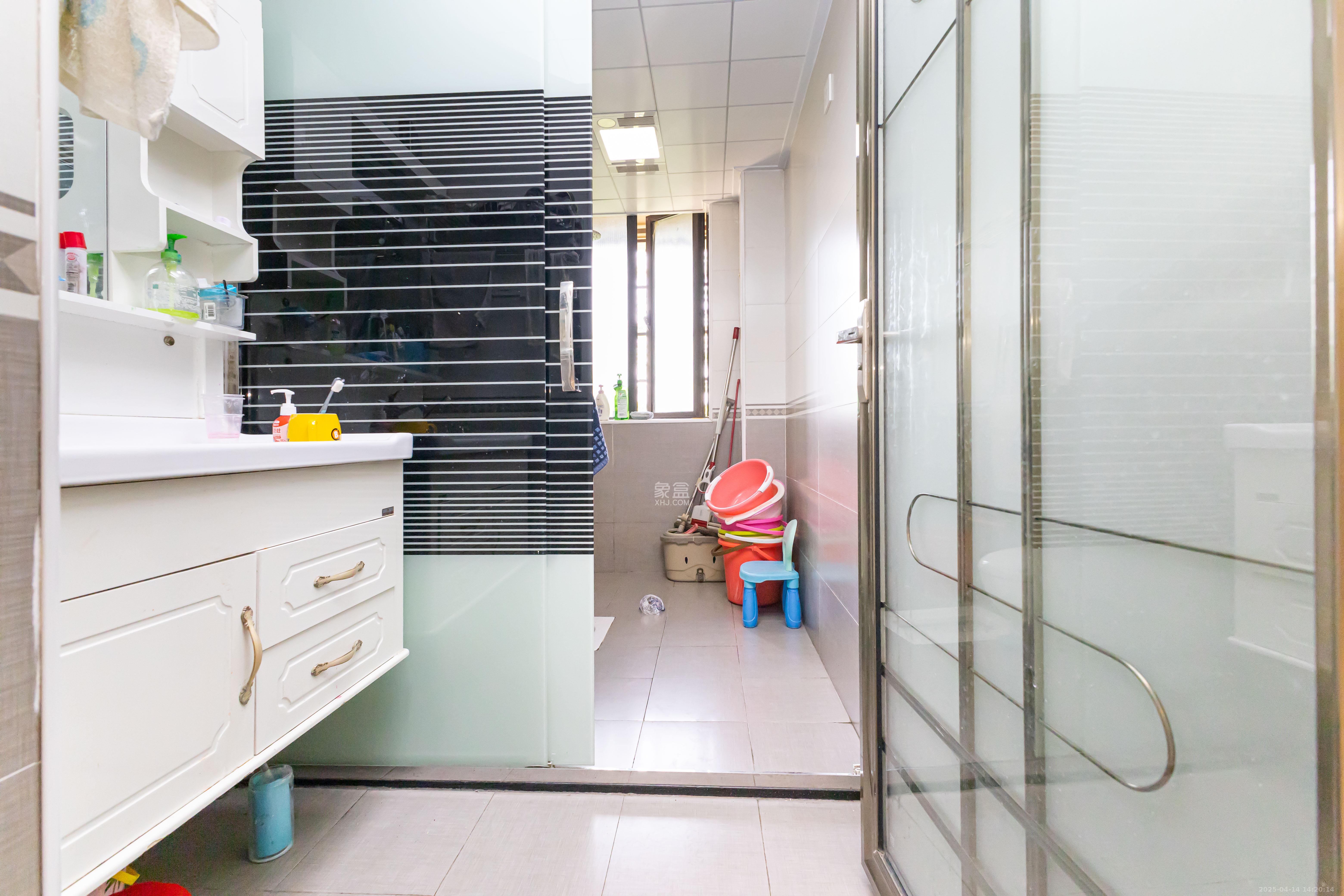 长燃新奥佳园  4室2厅2卫    99.8万 长燃新奥佳园  4室2厅2卫    99.8万卫生间