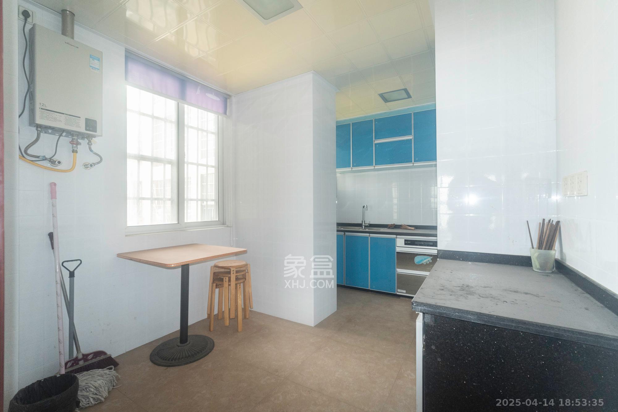 紫晶城 3室2厅2卫 59.8万 紫晶城 3室2厅2卫 59.8万厨房