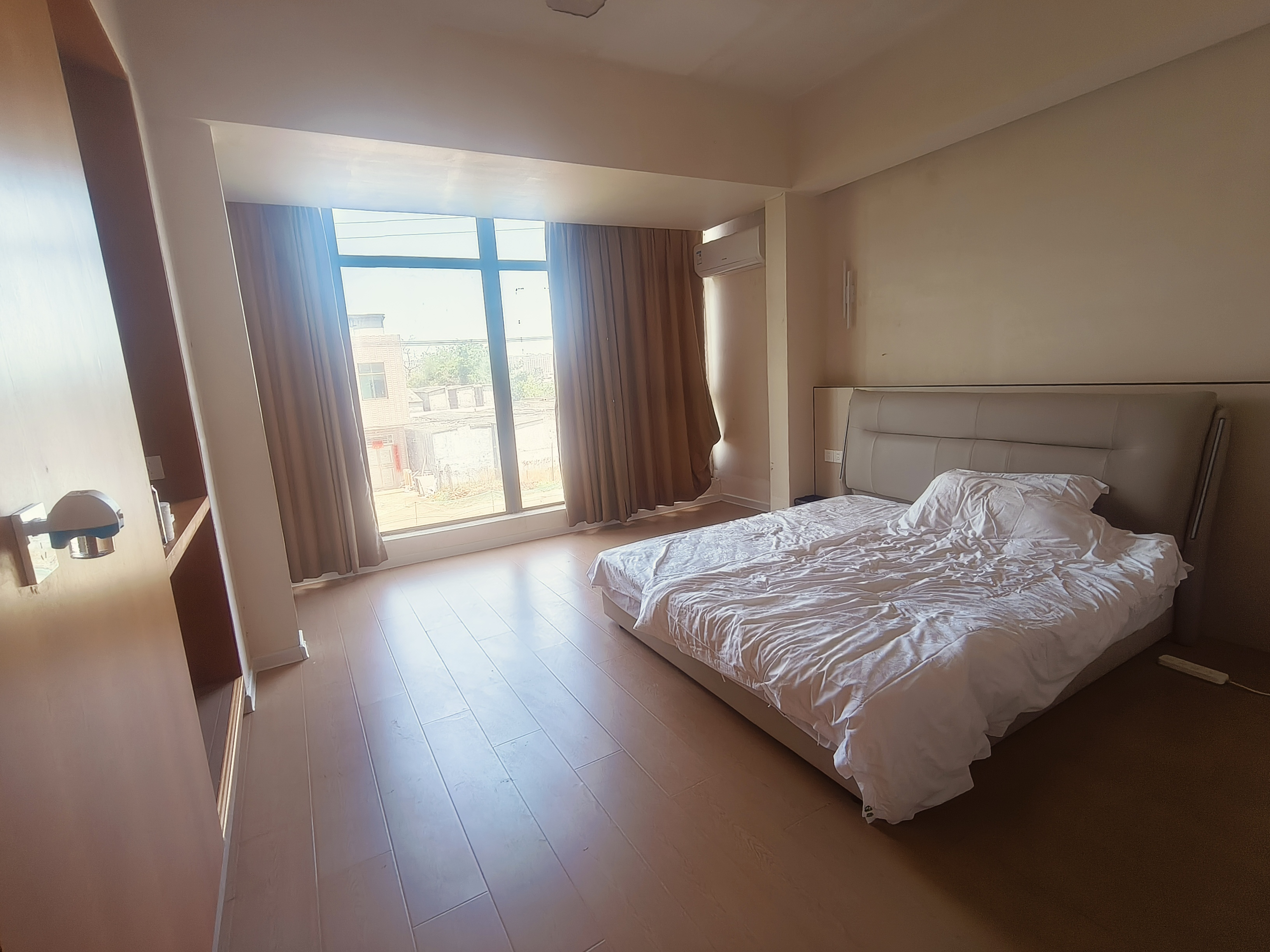 鸿洲江山 14室2厅2卫 20000.0元/月 鸿洲江山 14室2厅2卫 20000.0元/月室内图