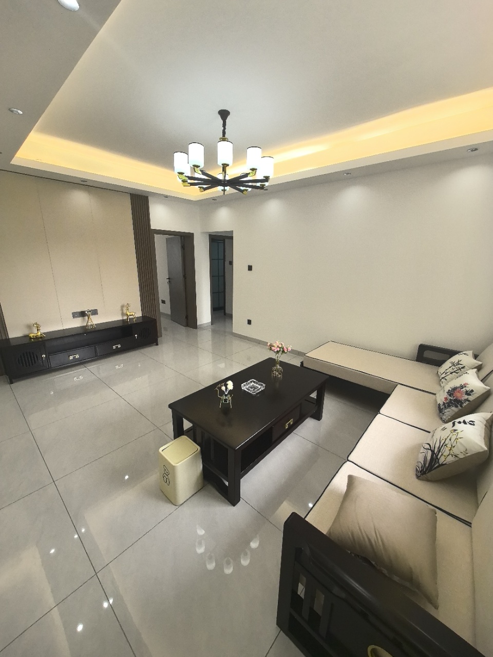 华秀大厦  3室2厅2卫    139.0万 华秀大厦  3室2厅2卫    139.0万客厅