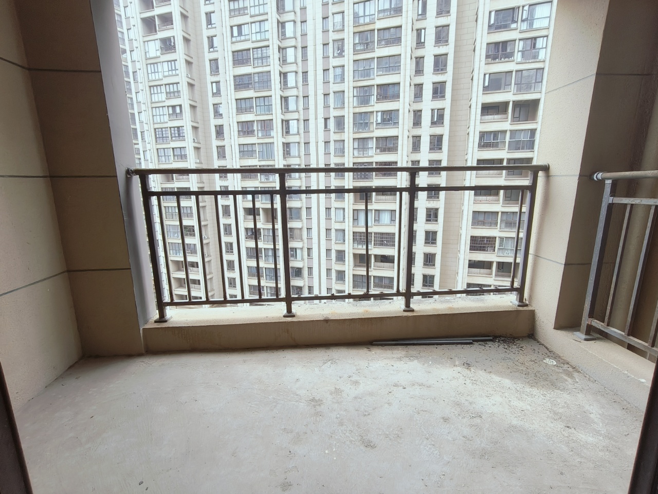 绿地雅典郡  3室2厅1卫    90.0万 绿地雅典郡  3室2厅1卫    90.0万室内图