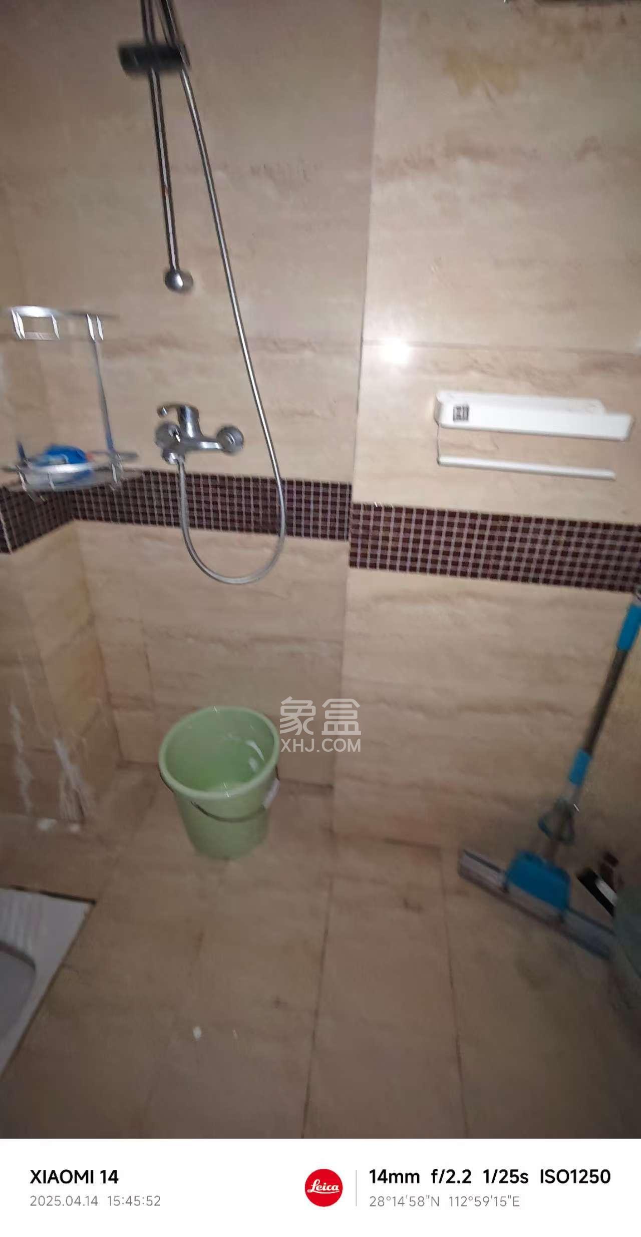 万科城  1室1厅1卫   1400.00元/月