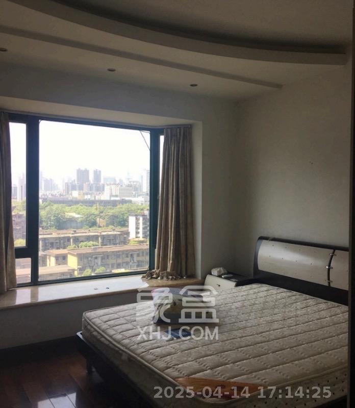 金色华庭 4室1厅1卫 3500.0元/月 金色华庭 4室1厅1卫 3500.0元/月室内图