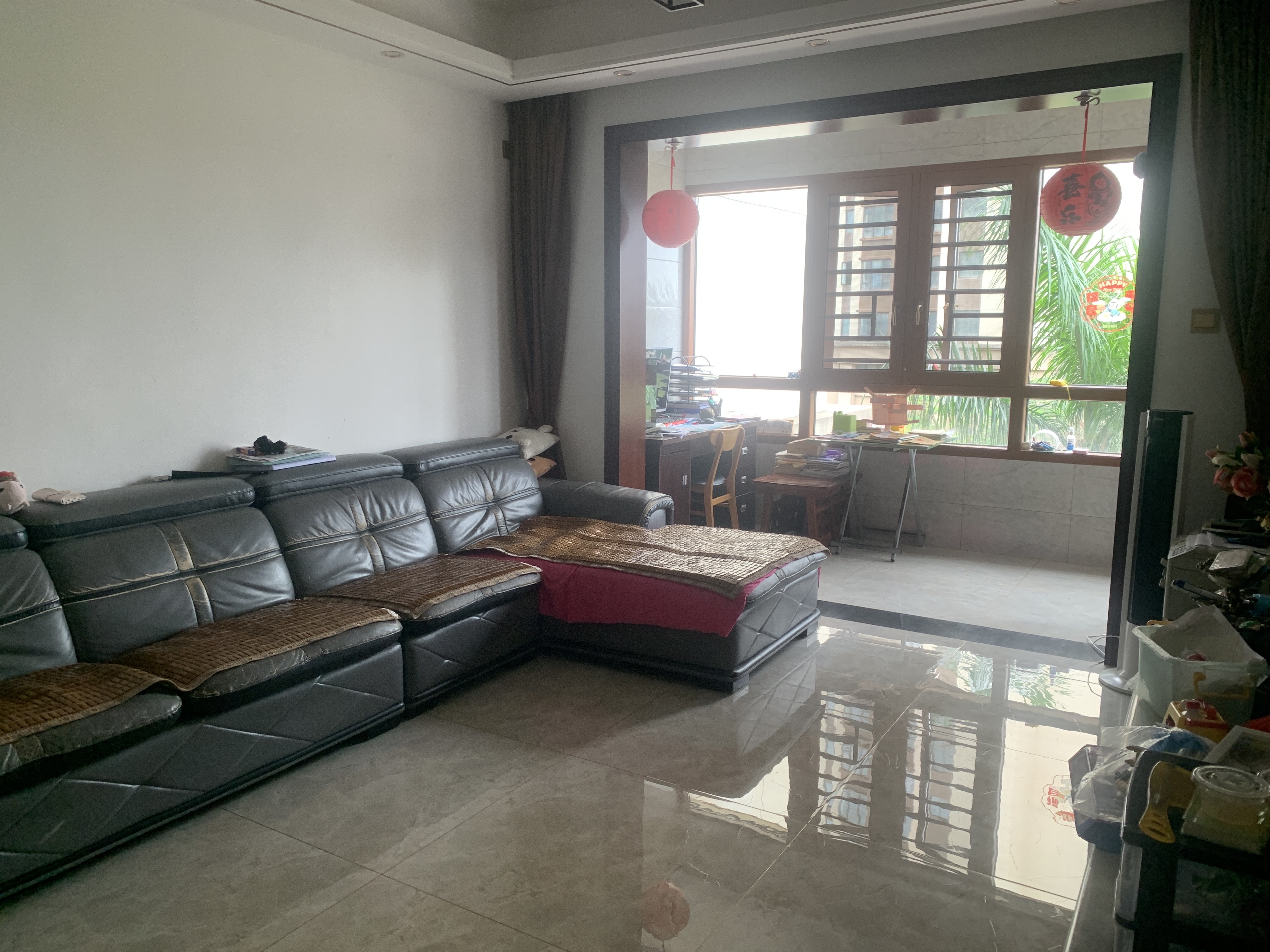 绿地城逸园 3室2厅2卫 150.0万 绿地城逸园 3室2厅2卫 150.0万客厅