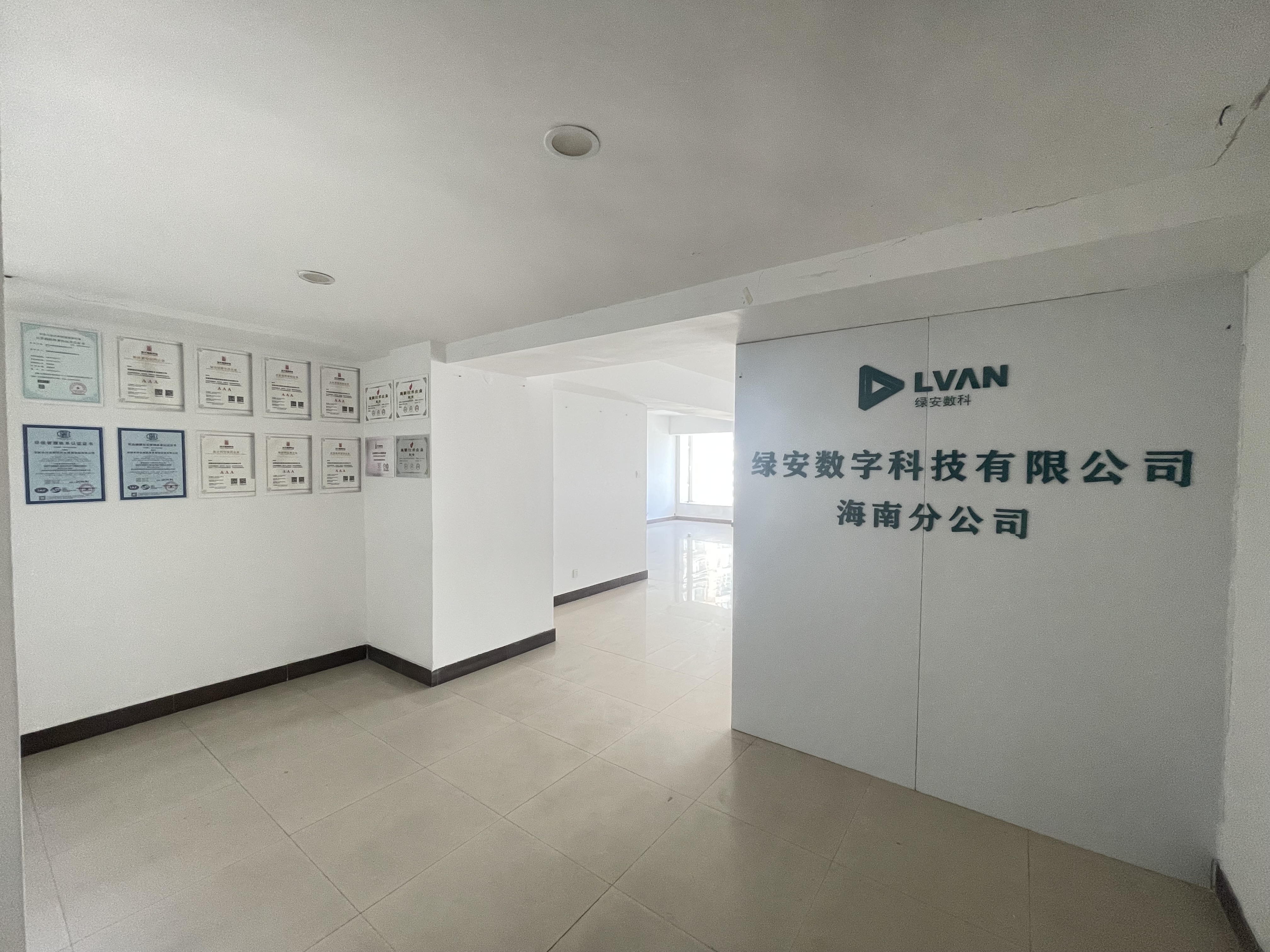 半山花园  4室2厅1卫   8000.00元/月室内图