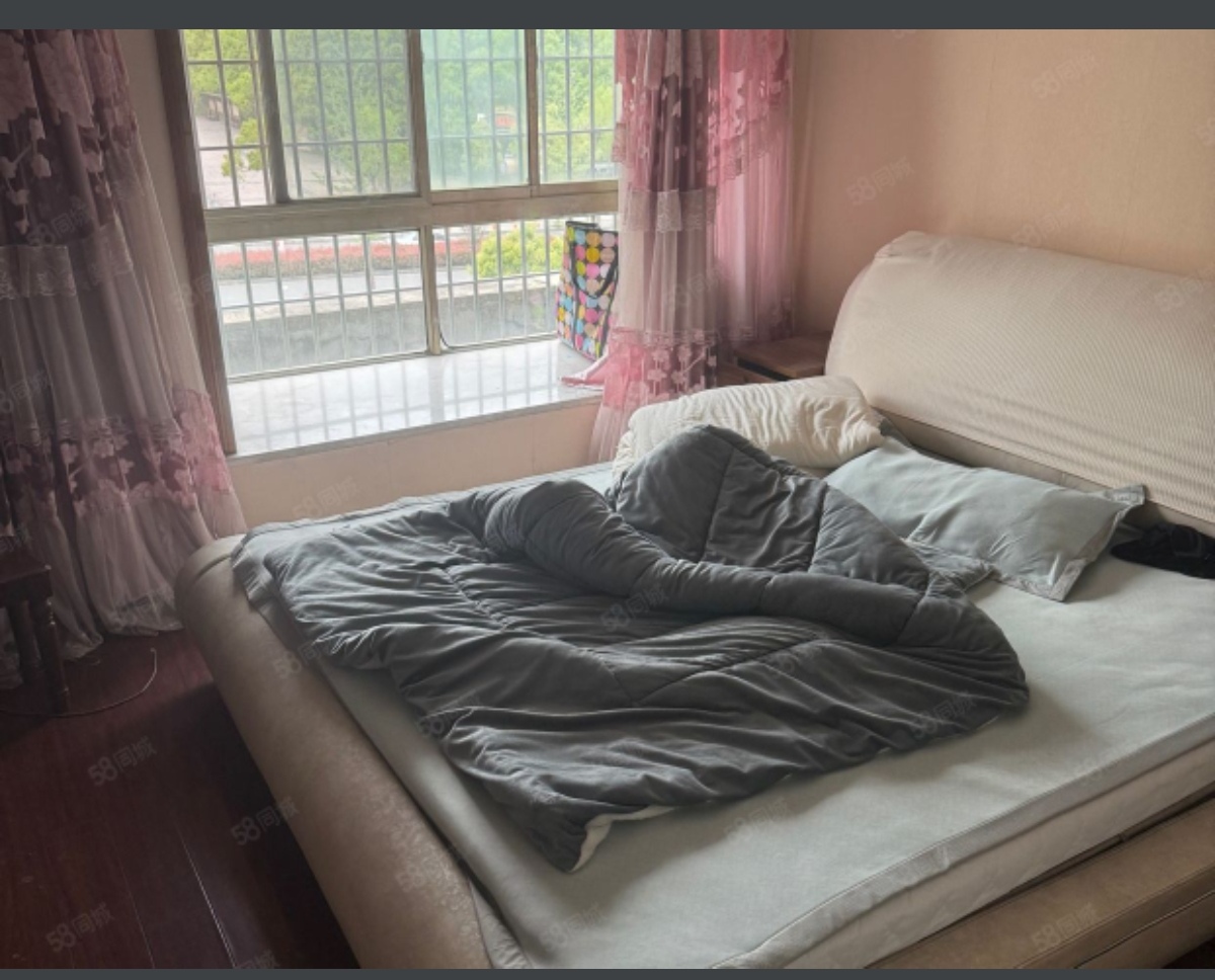 东方豪苑 3室2厅2卫 1800.0元/月 东方豪苑 3室2厅2卫 1800.0元/月室内图