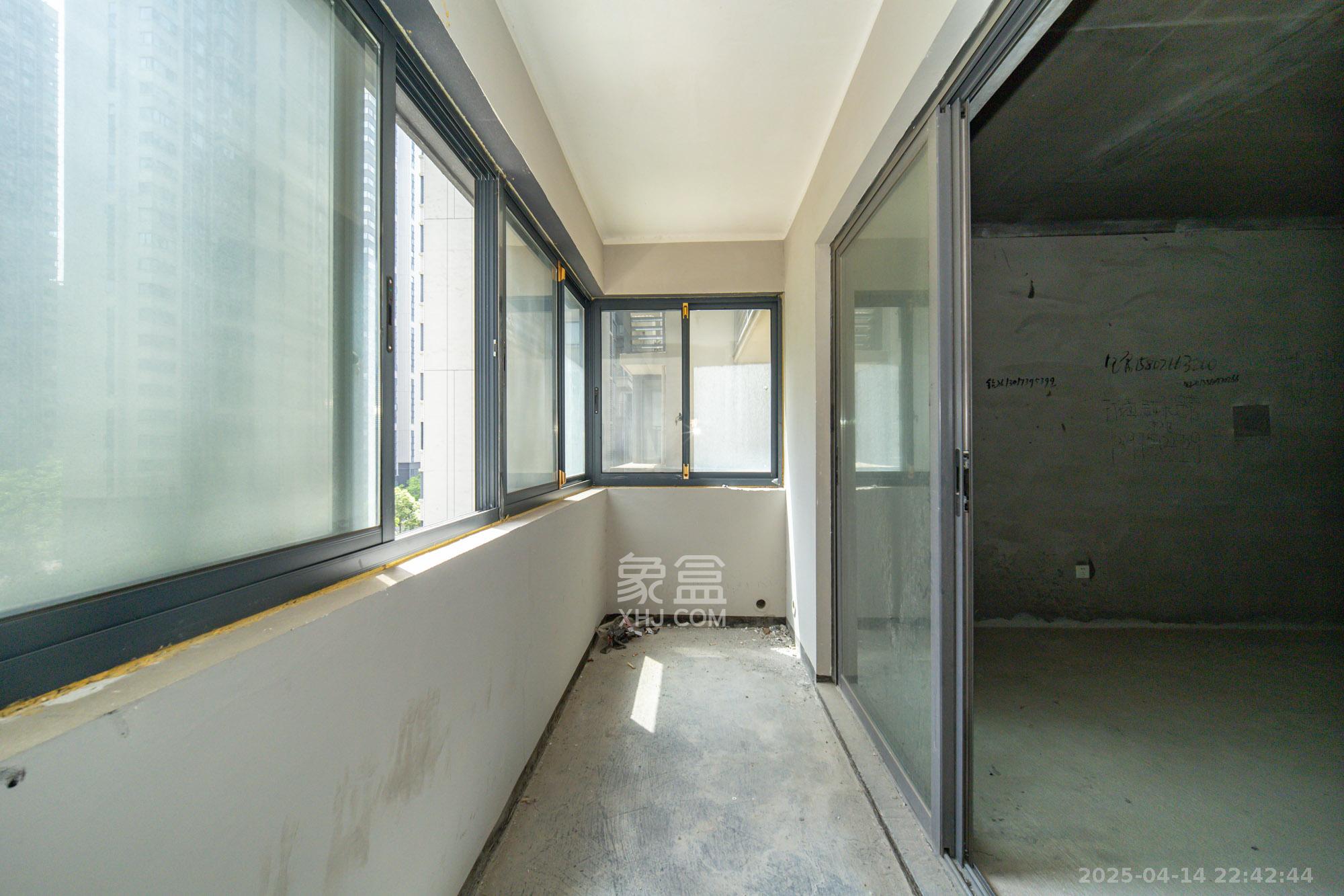 中建悦和城  4室2厅2卫   115.00万阳台