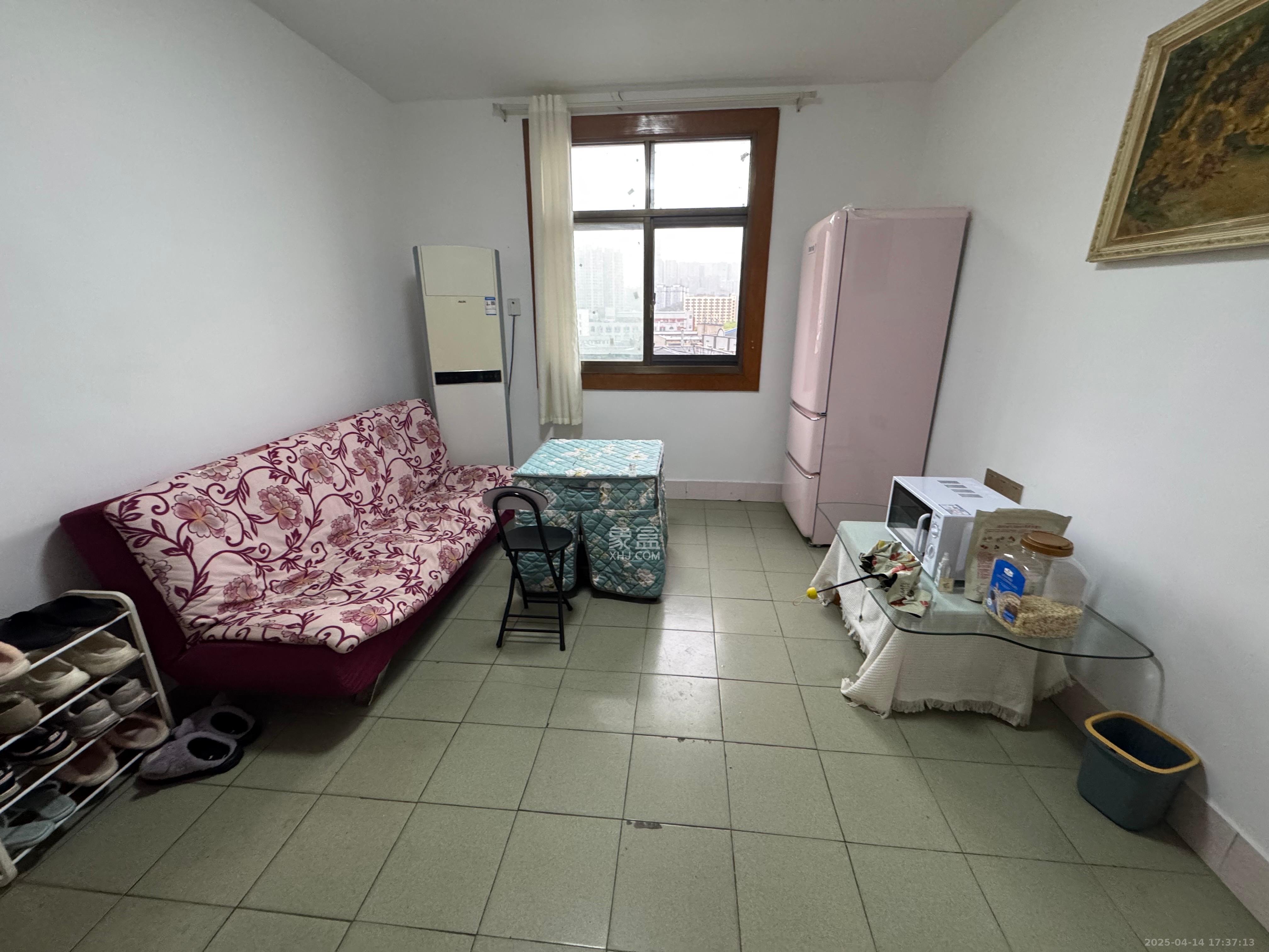 红泥山小区 2室2厅1卫 2000.0元/月 红泥山小区 2室2厅1卫 2000.0元/月室内图