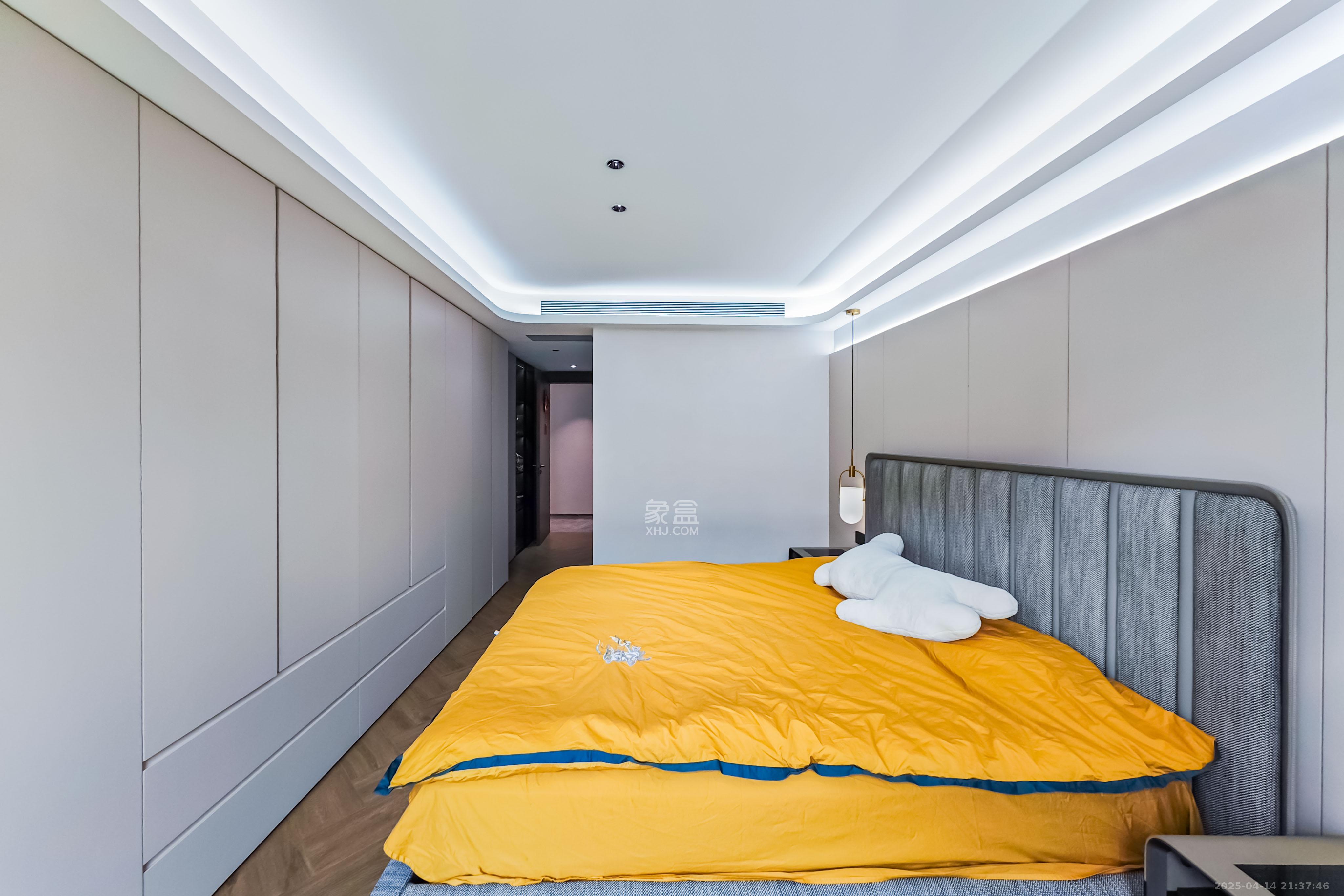 建发玖洲和玺  4室2厅2卫   218.00万客厅