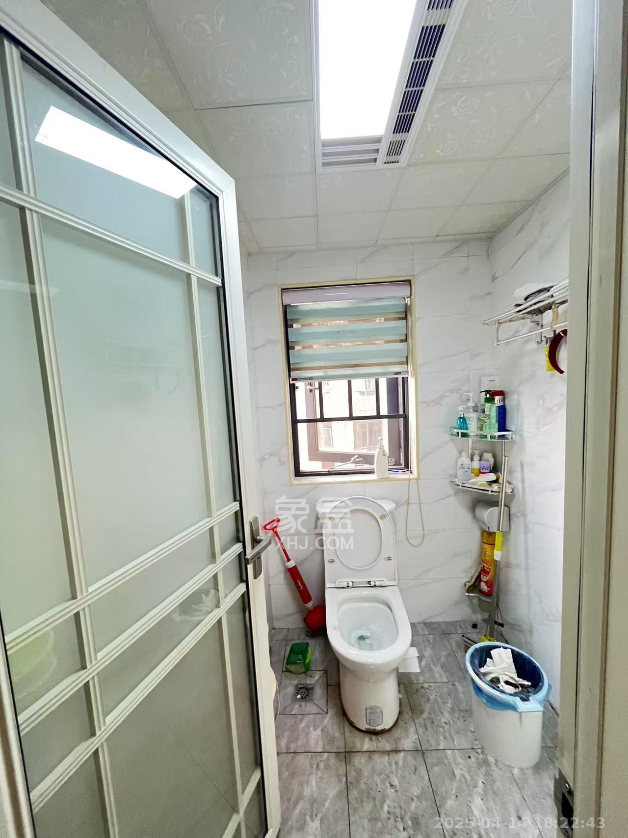中交中央公园D4区  2室2厅1卫   2500.00元/月室内图