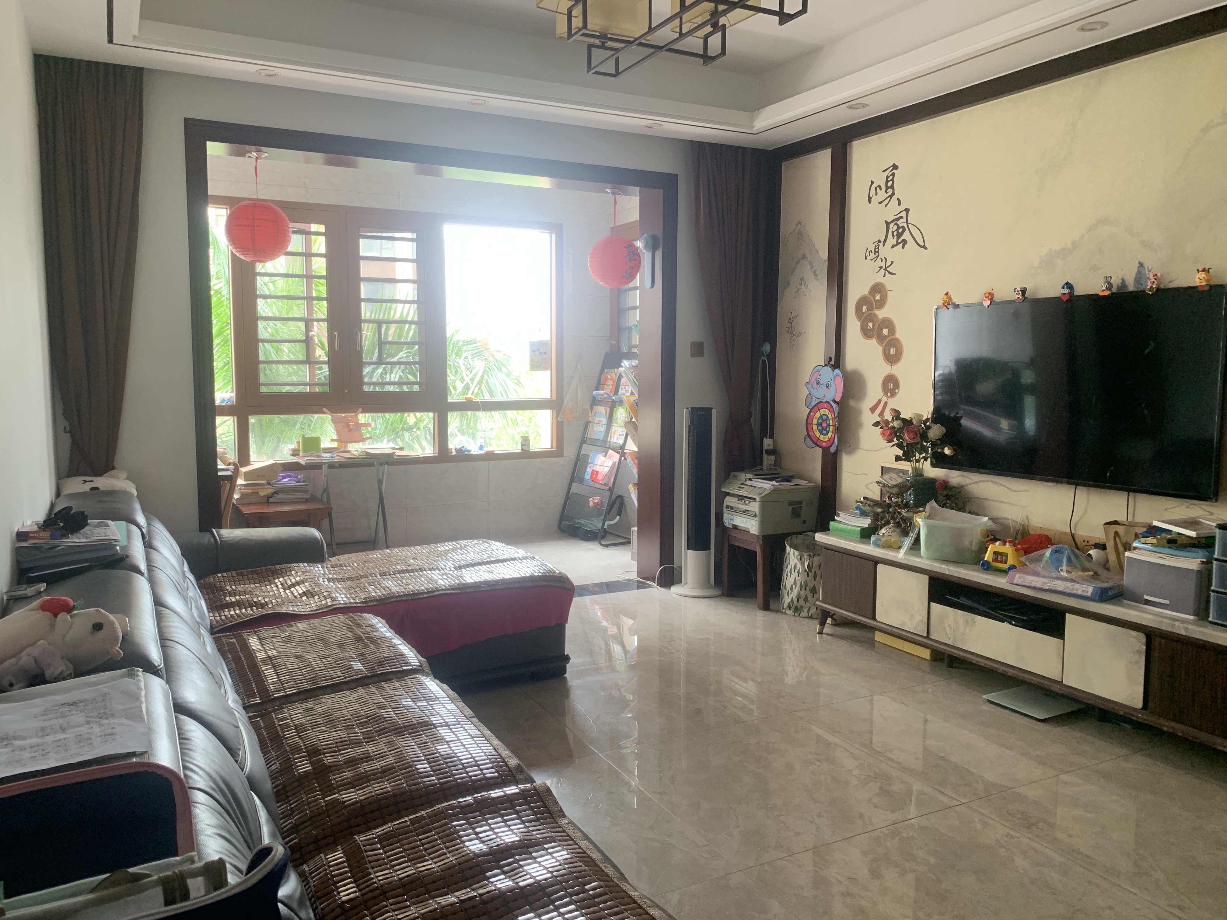 绿地城逸园 3室2厅2卫 150.0万 绿地城逸园 3室2厅2卫 150.0万客厅