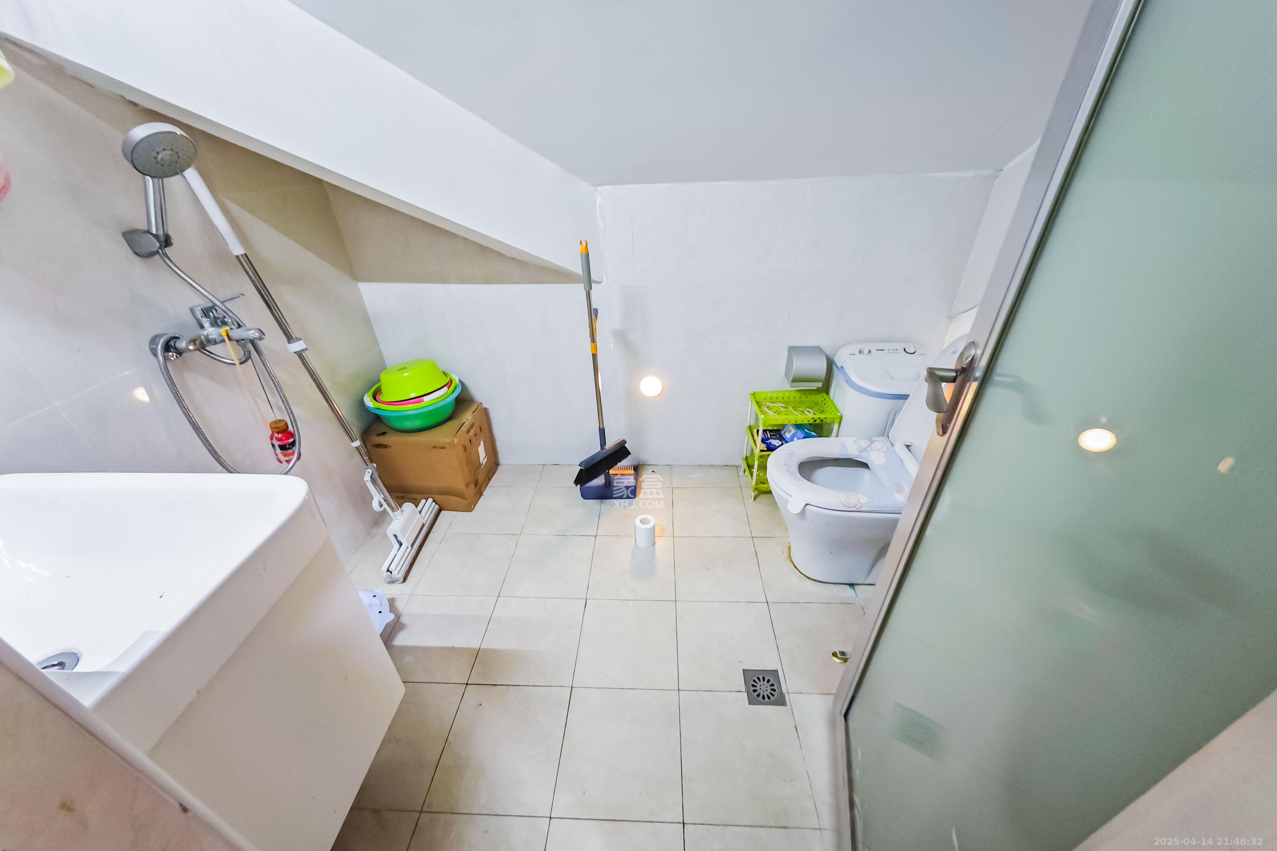 中城丽景香山园 3室2厅2卫 84.0万 中城丽景香山园 3室2厅2卫 84.0万卫生间