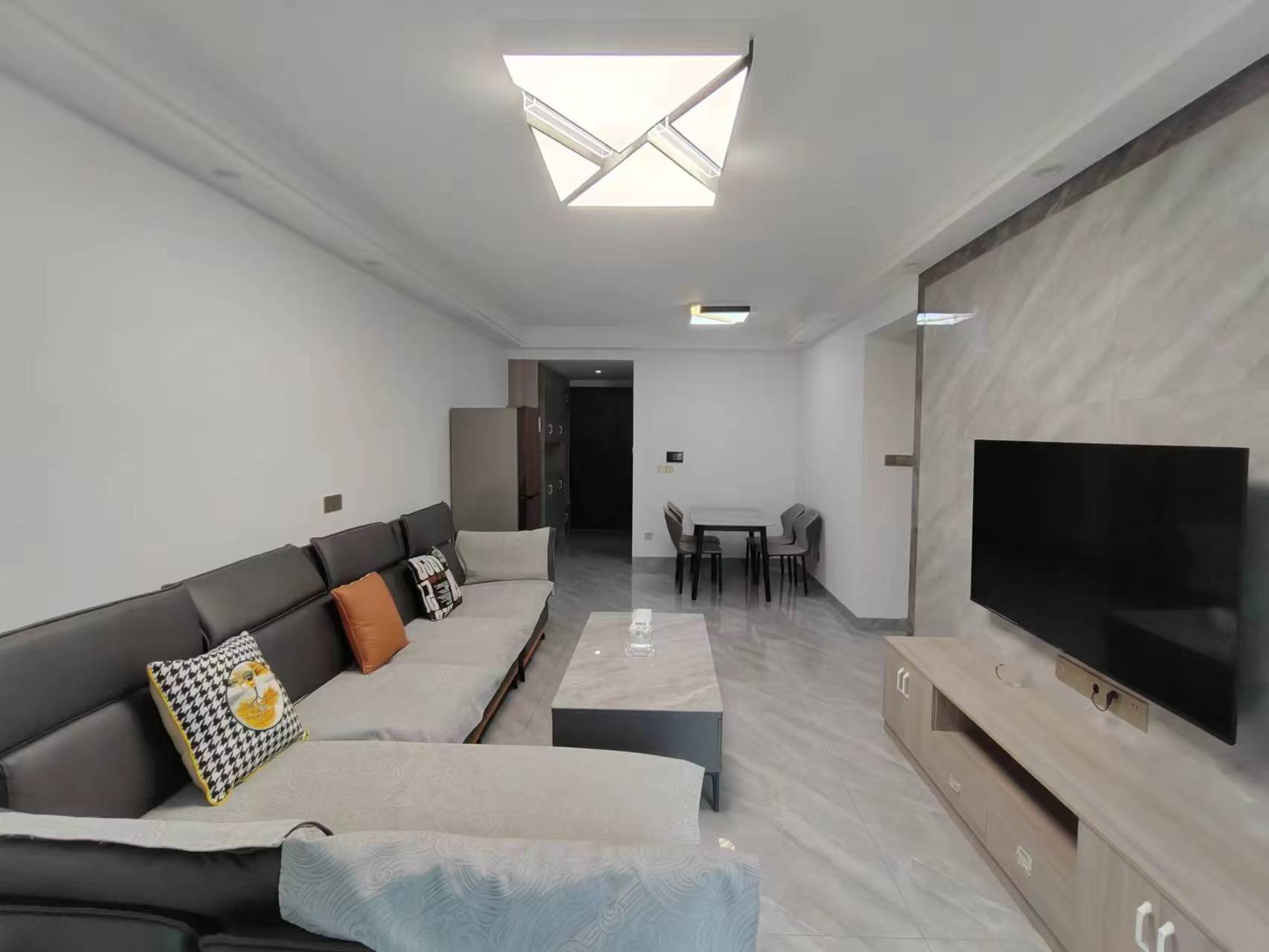 碧桂园衡州盛世 3室0厅0卫 2500.0元/月 碧桂园衡州盛世 3室0厅0卫 2500.0元/月室内图