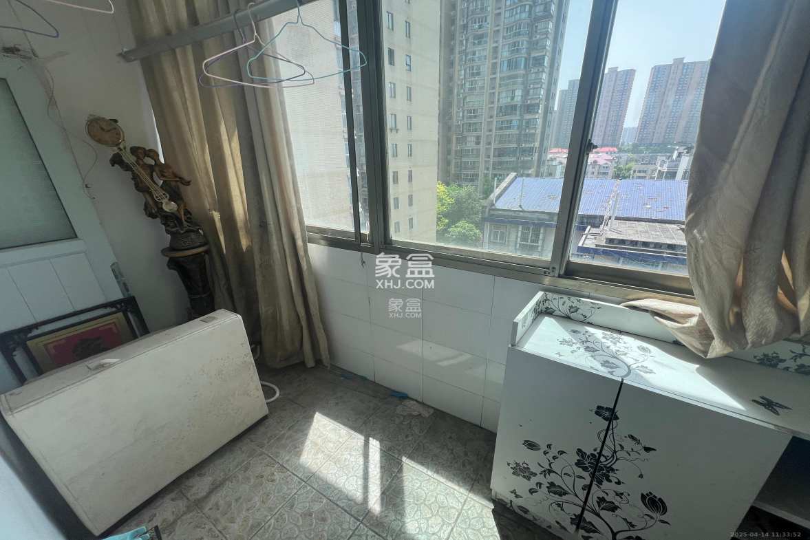 湖南省第六工程公司宿舍(扫把塘) 3室1厅1卫 1700.0元/月 湖南省第六工程公司宿舍(扫把塘) 3室1厅1卫 1700.0元/月室内图