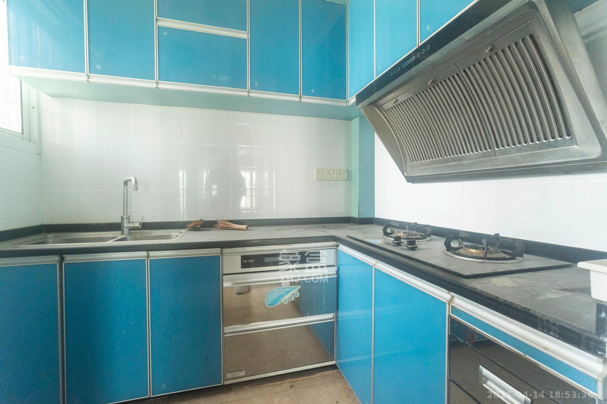 紫晶城 3室2厅2卫 59.8万 紫晶城 3室2厅2卫 59.8万厨房