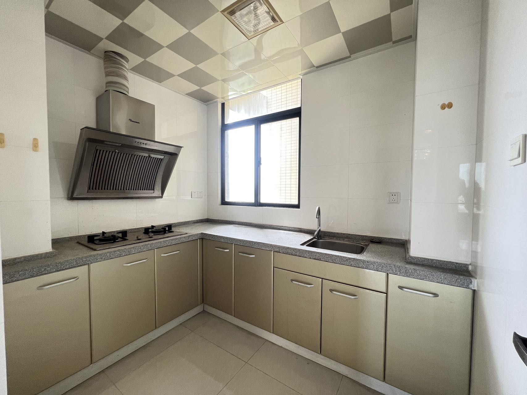 秀山观海苑  2室2厅1卫    116.0万 秀山观海苑  2室2厅1卫    116.0万室内图