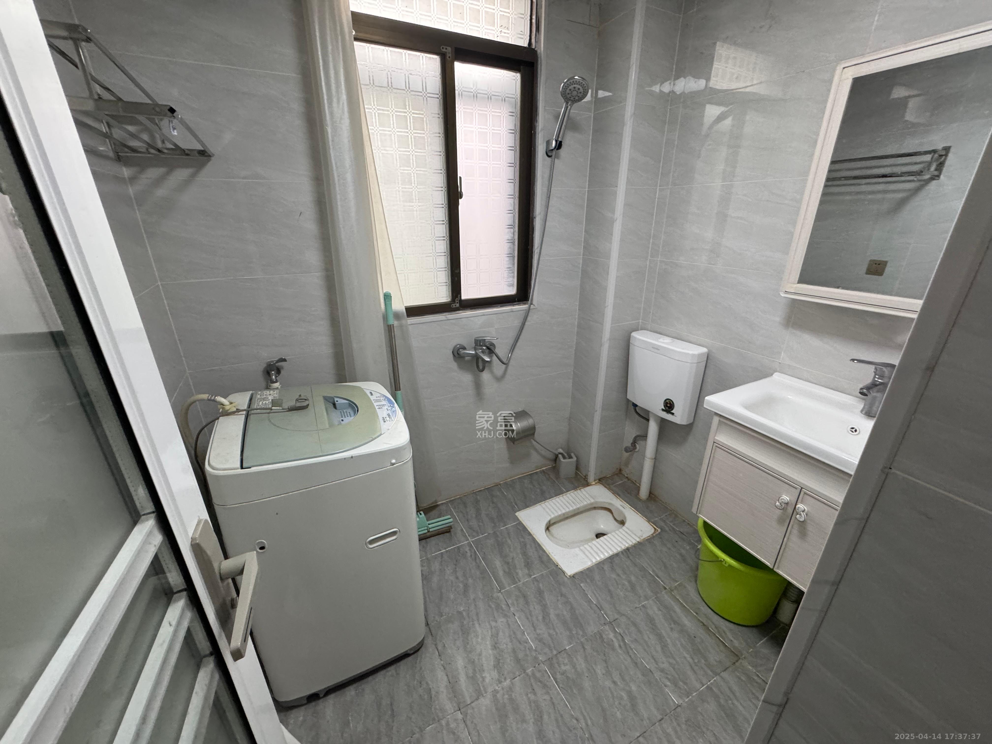 红泥山小区 2室2厅1卫 2000.0元/月 红泥山小区 2室2厅1卫 2000.0元/月室内图