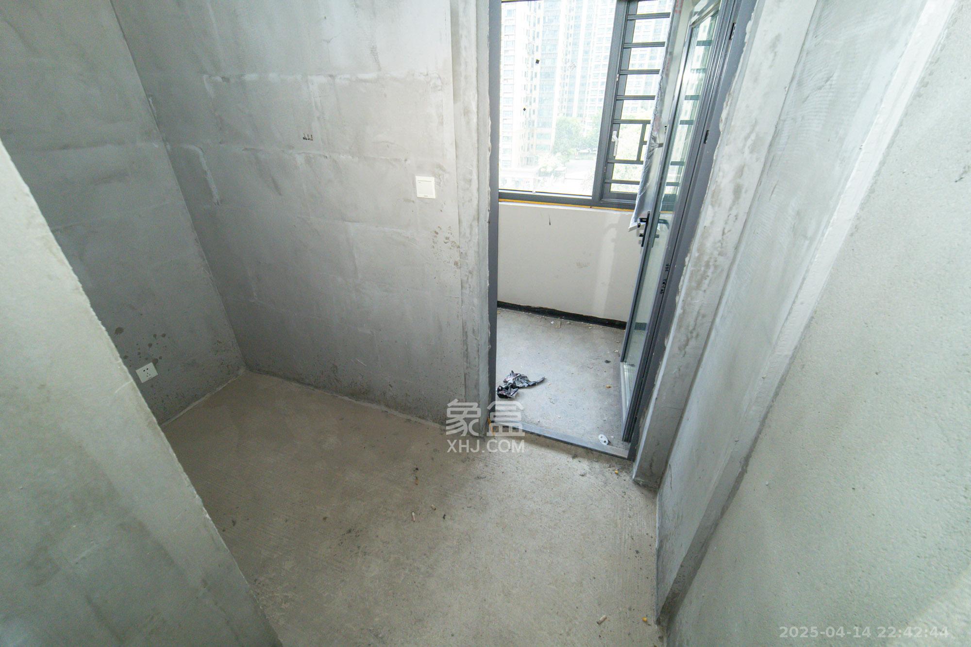 中建悦和城  4室2厅2卫   115.00万卧室