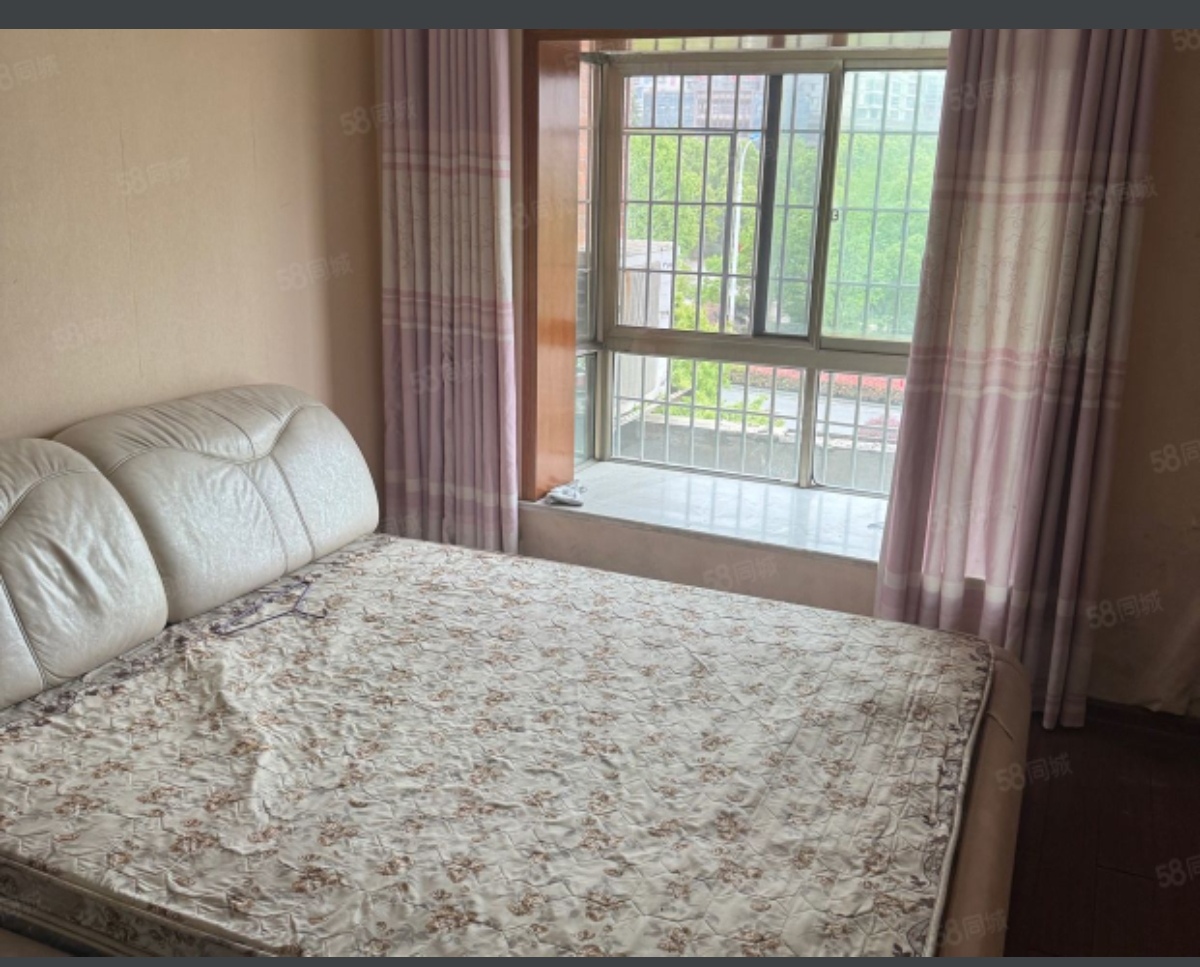 东方豪苑 3室2厅2卫 1800.0元/月 东方豪苑 3室2厅2卫 1800.0元/月室内图