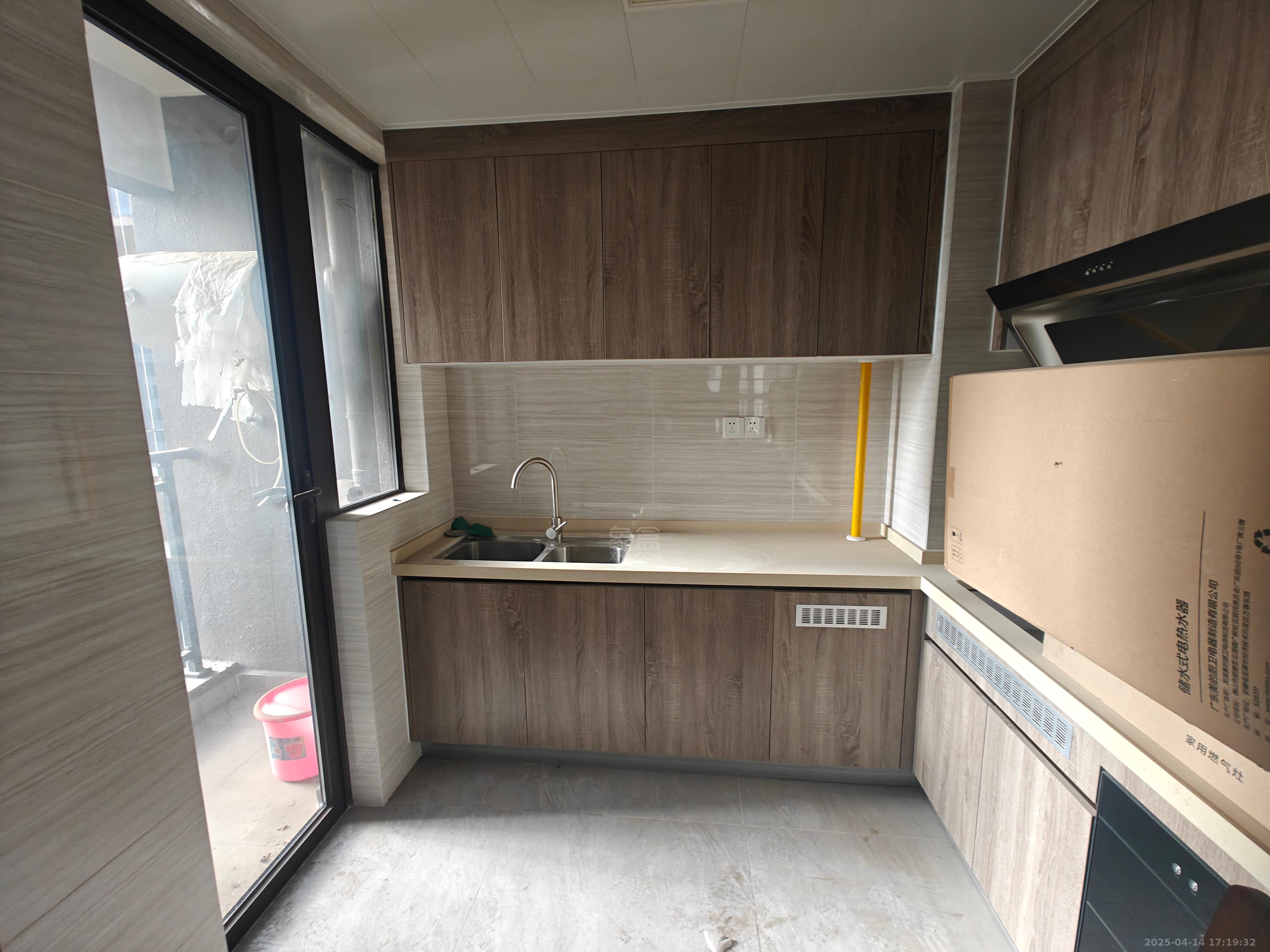 蓝溪谷  3室2厅2卫    2300.0元/月 蓝溪谷  3室2厅2卫    2300.0元/月室内图