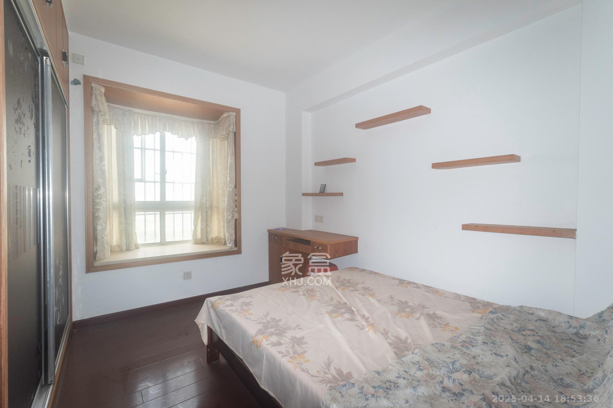 紫晶城 3室2厅2卫 59.8万 紫晶城 3室2厅2卫 59.8万卧室