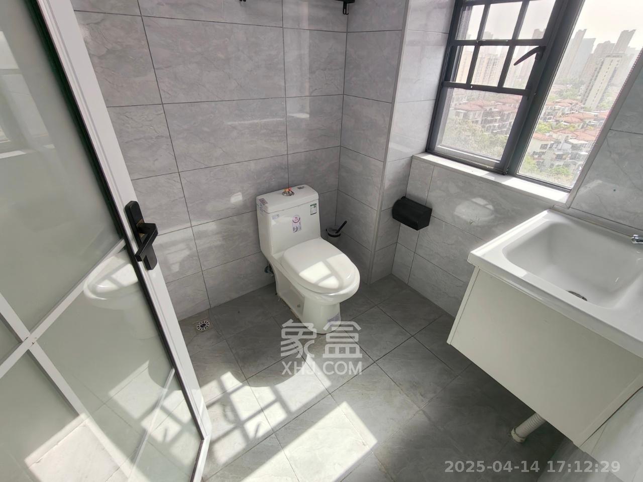 山水新城  3室2厅2卫   2700.00元/月室内图