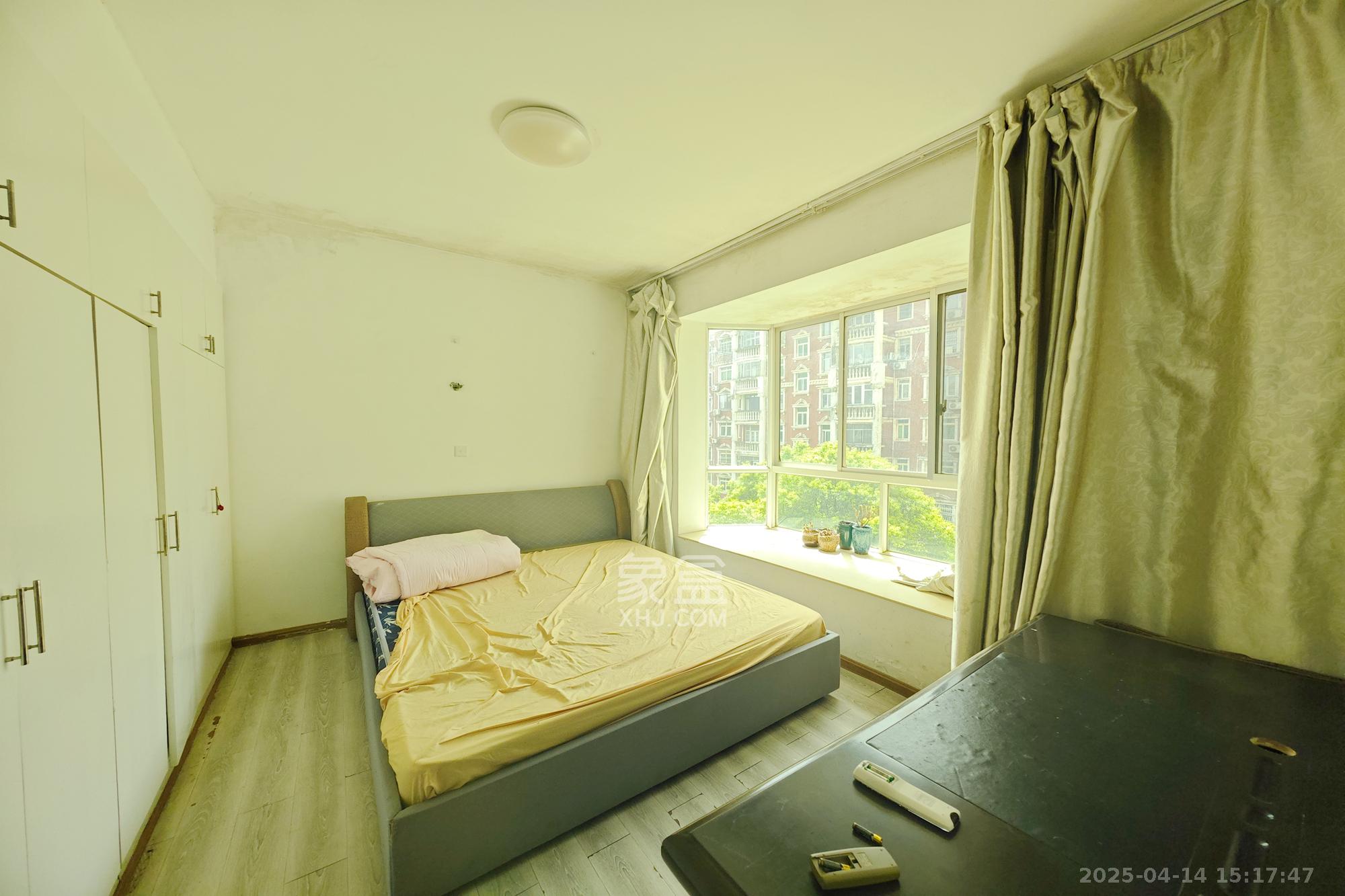 名都花园  3室2厅2卫    83.8万卧室