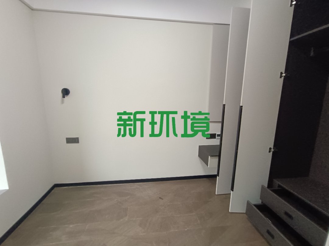 栗源小区  4室2厅2卫   90.00万客厅