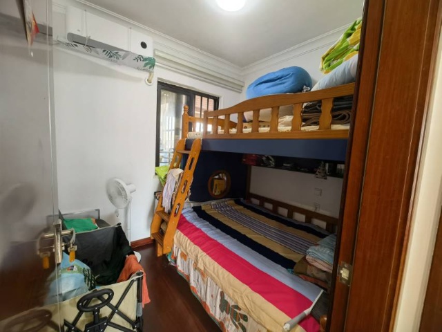 中海锦城  3室2厅2卫   186.00万客厅