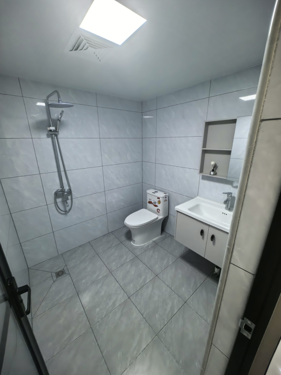 华秀大厦  3室2厅2卫    139.0万 华秀大厦  3室2厅2卫    139.0万客厅