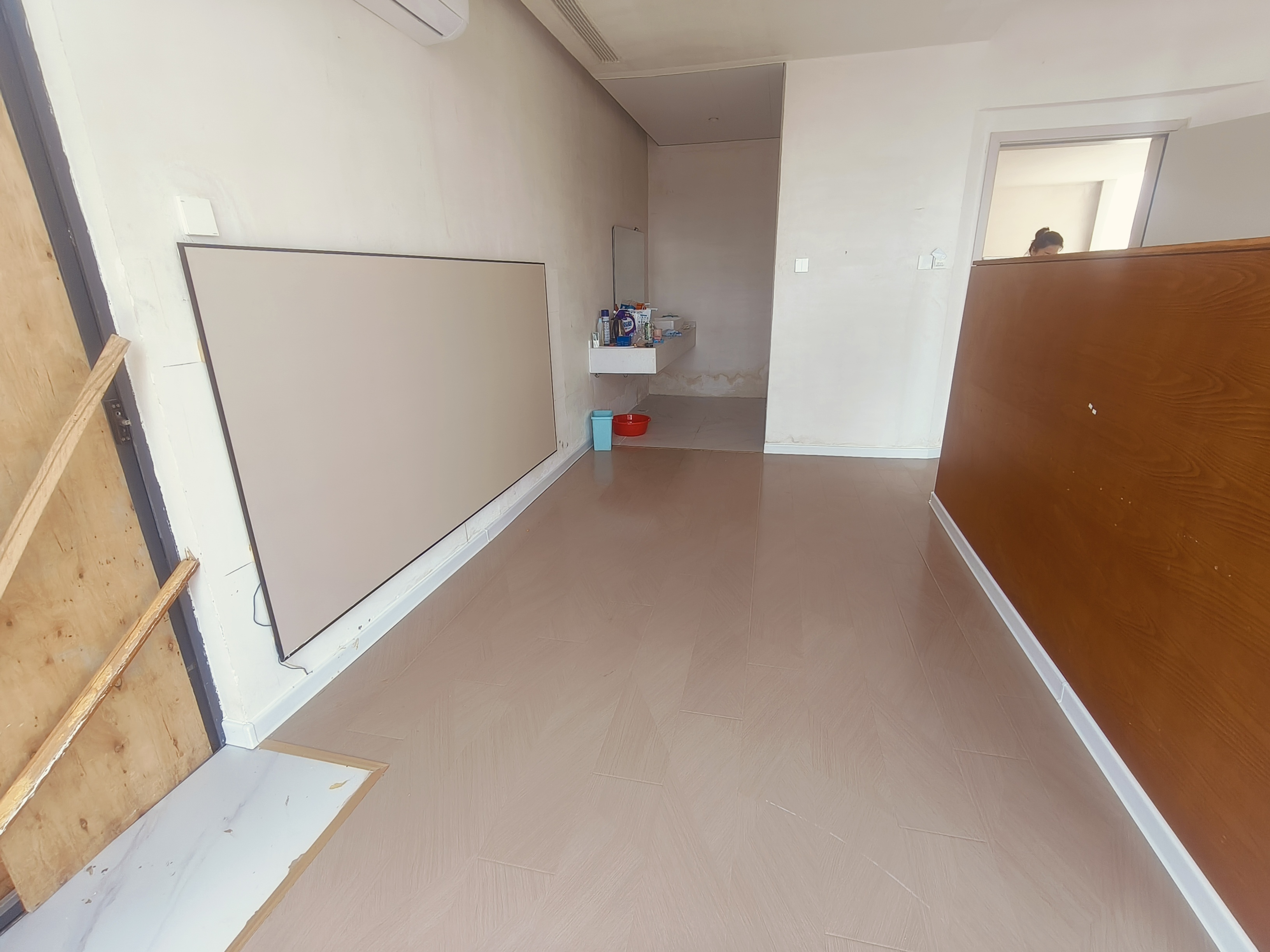 鸿洲江山 14室2厅2卫 20000.0元/月 鸿洲江山 14室2厅2卫 20000.0元/月室内图