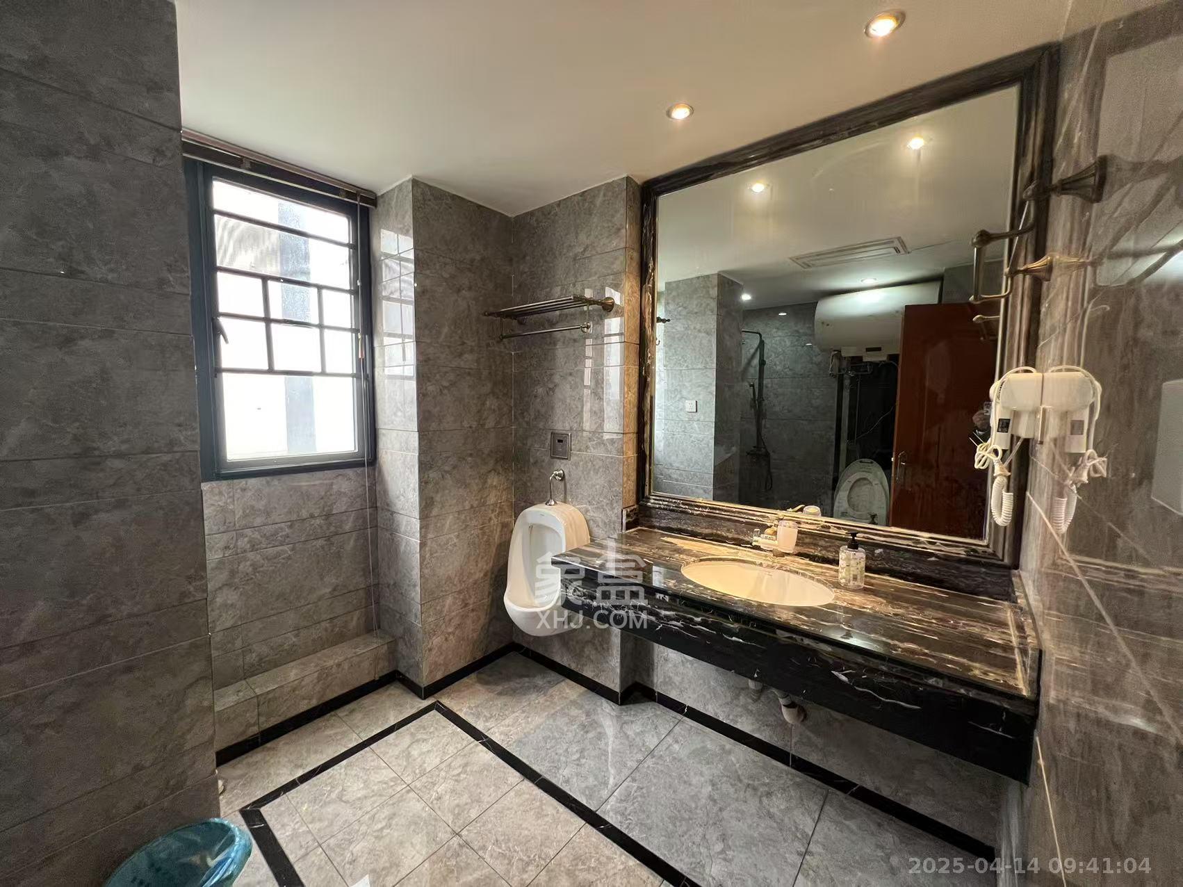 京武浪琴山一、二期 1室1厅1卫 4000.0元/月 京武浪琴山一、二期 1室1厅1卫 4000.0元/月室内图