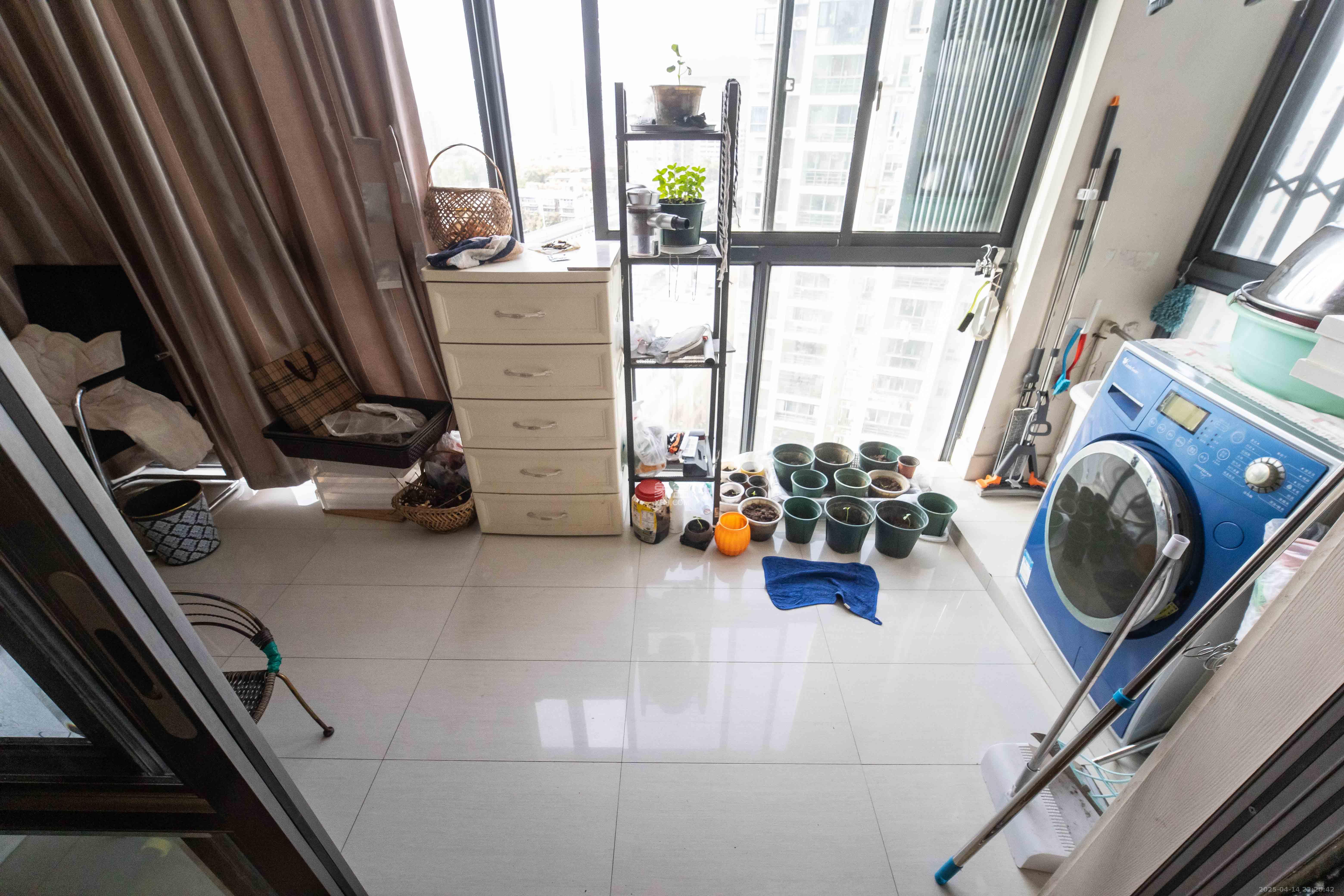 银港水晶城  3室2厅2卫   135.00万阳台