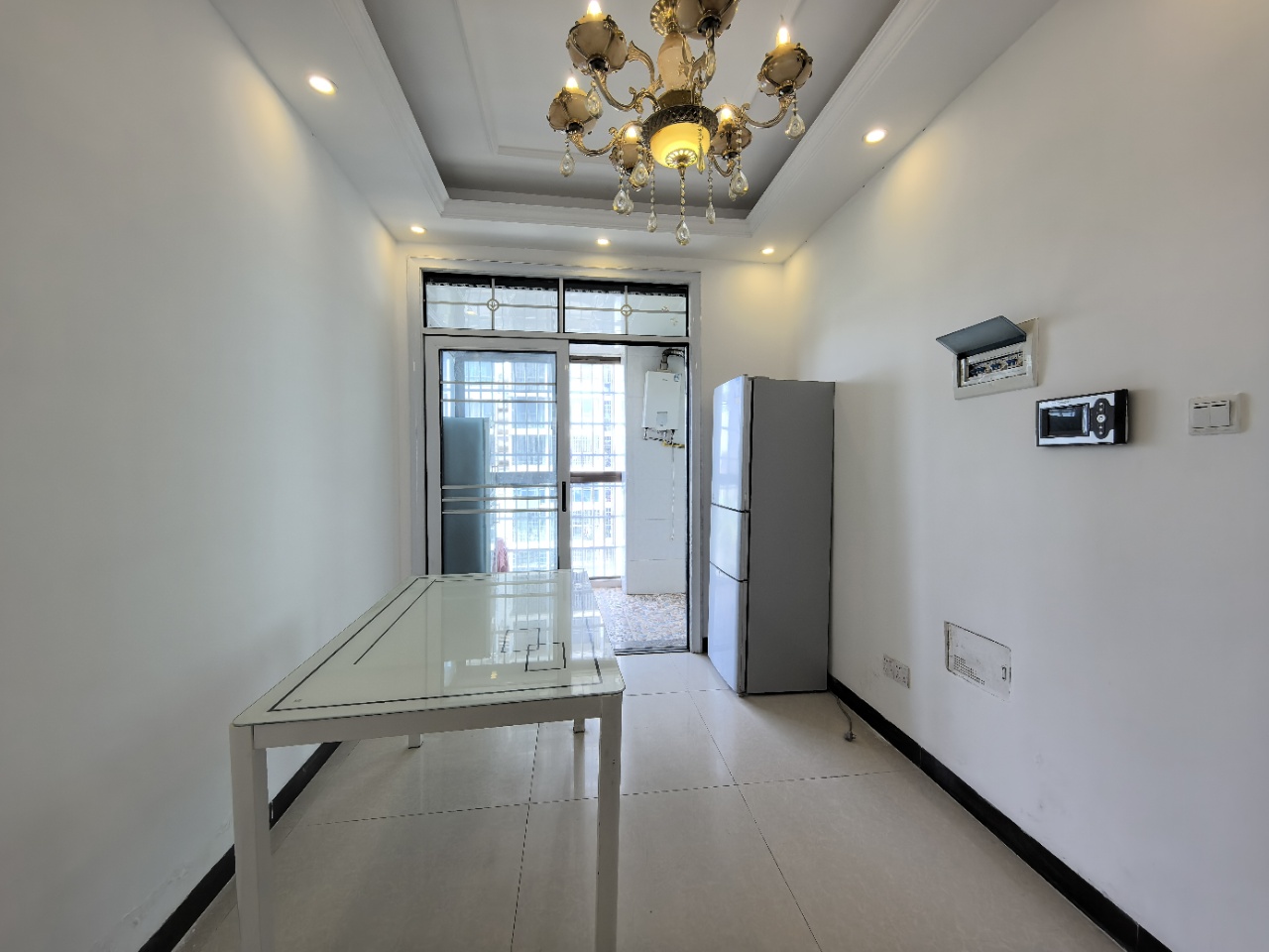 国色天香 4室2厅2卫 2100.0元/月 国色天香 4室2厅2卫 2100.0元/月室内图