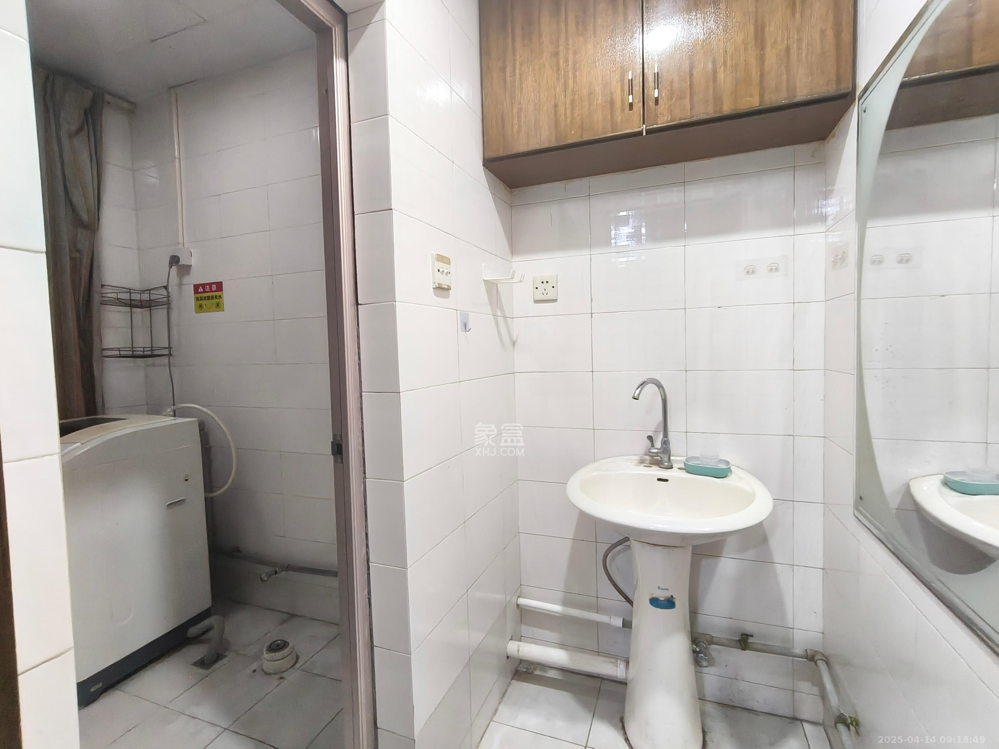 新港派出所宿舍楼 2室2厅2卫 1200.0元/月 新港派出所宿舍楼 2室2厅2卫 1200.0元/月室内图