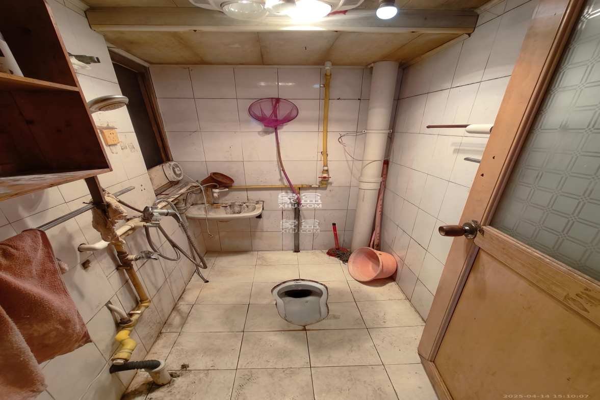 汽车发动机厂宿舍 2室2厅1卫 1400.0元/月 汽车发动机厂宿舍 2室2厅1卫 1400.0元/月室内图