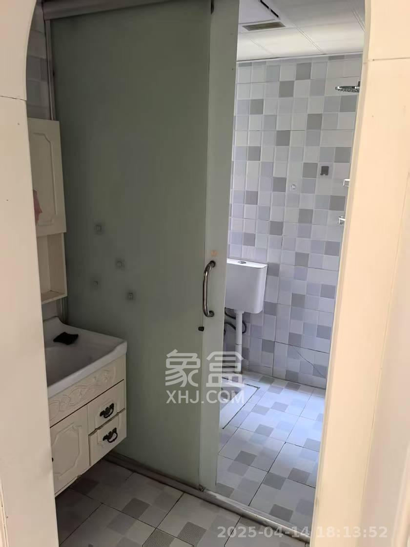 洋湖时代  3室2厅1卫   2200.00元/月