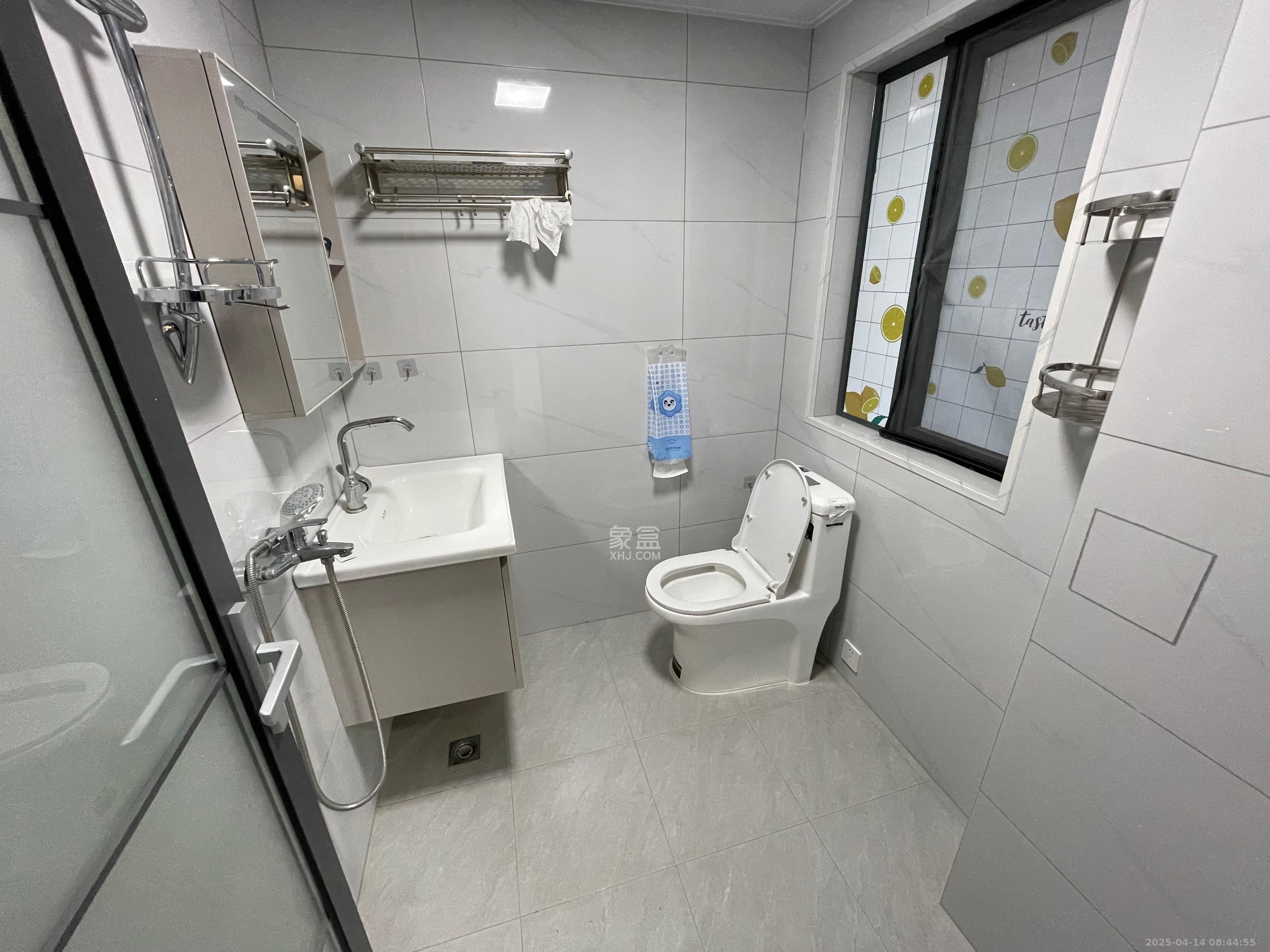 山水新城  3室2厅2卫   2600.00元/月室内图