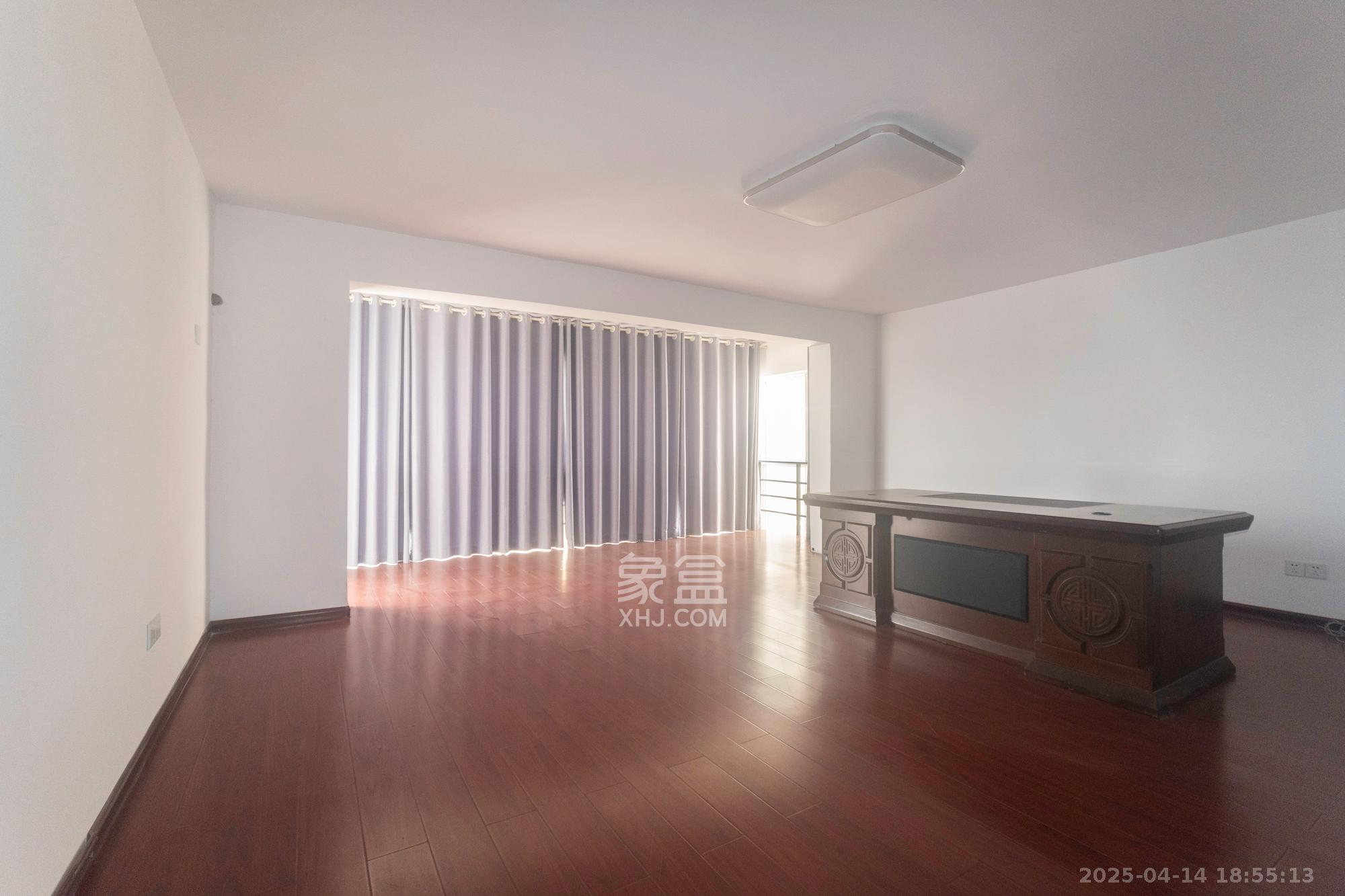 开源鑫阁 6室2厅3卫 108.0万 开源鑫阁 6室2厅3卫 108.0万卧室