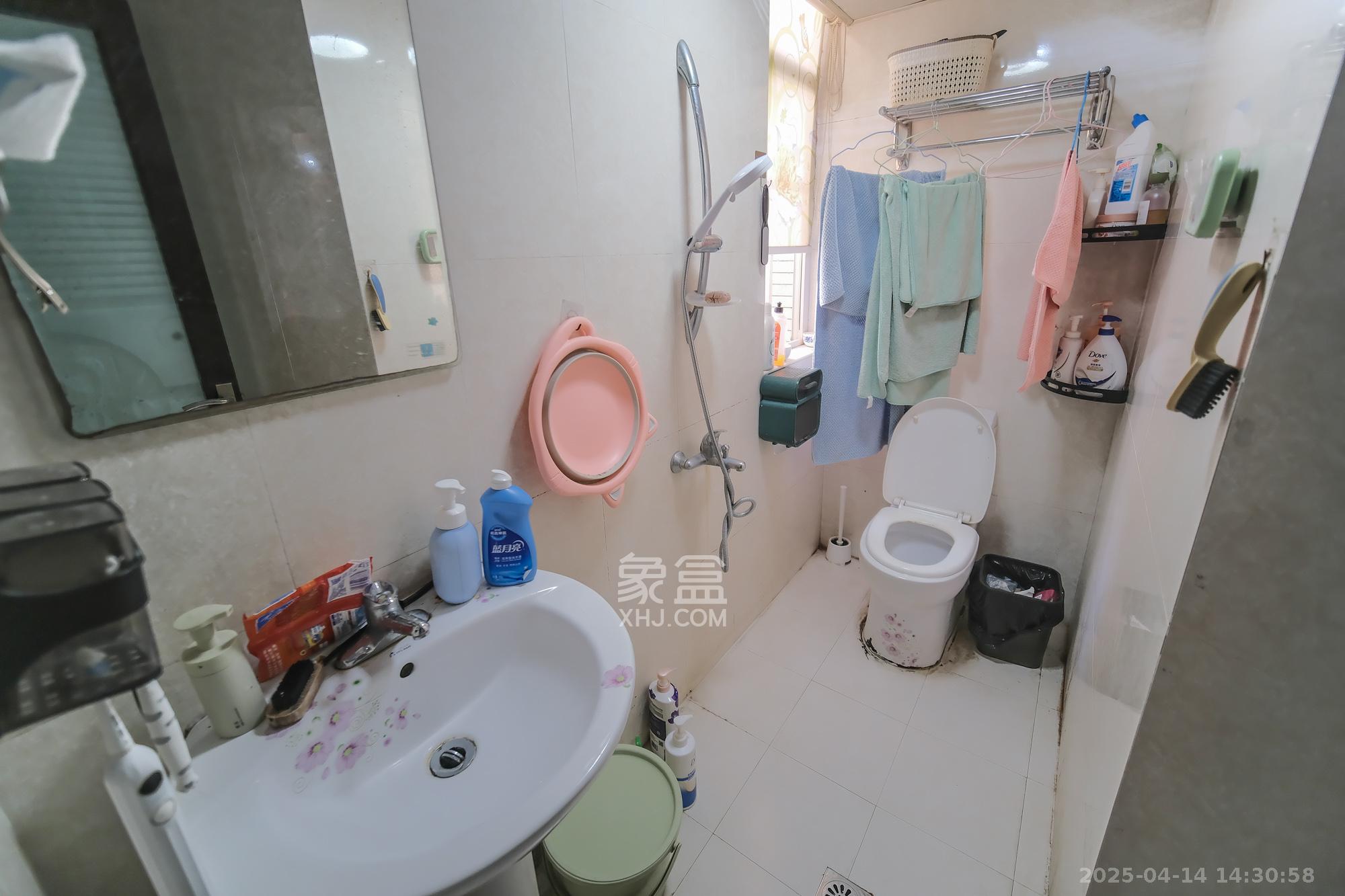 万丽景园  1室2厅1卫   62.00万卫生间