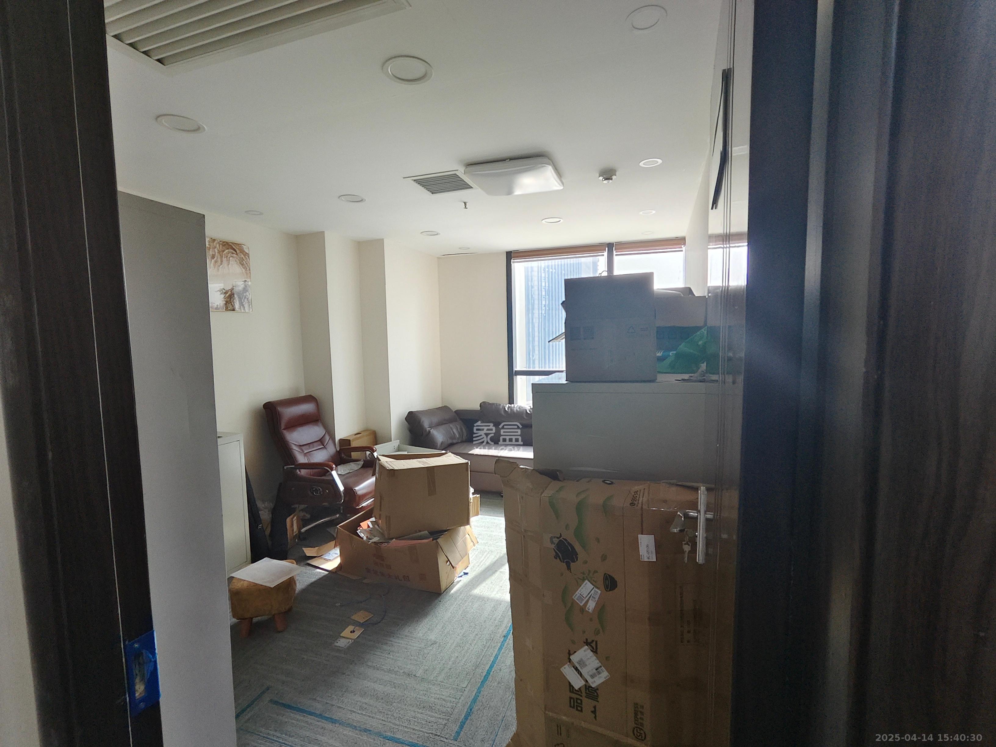 万坤图财富广场   289.0㎡     16000.00元/月室内图
