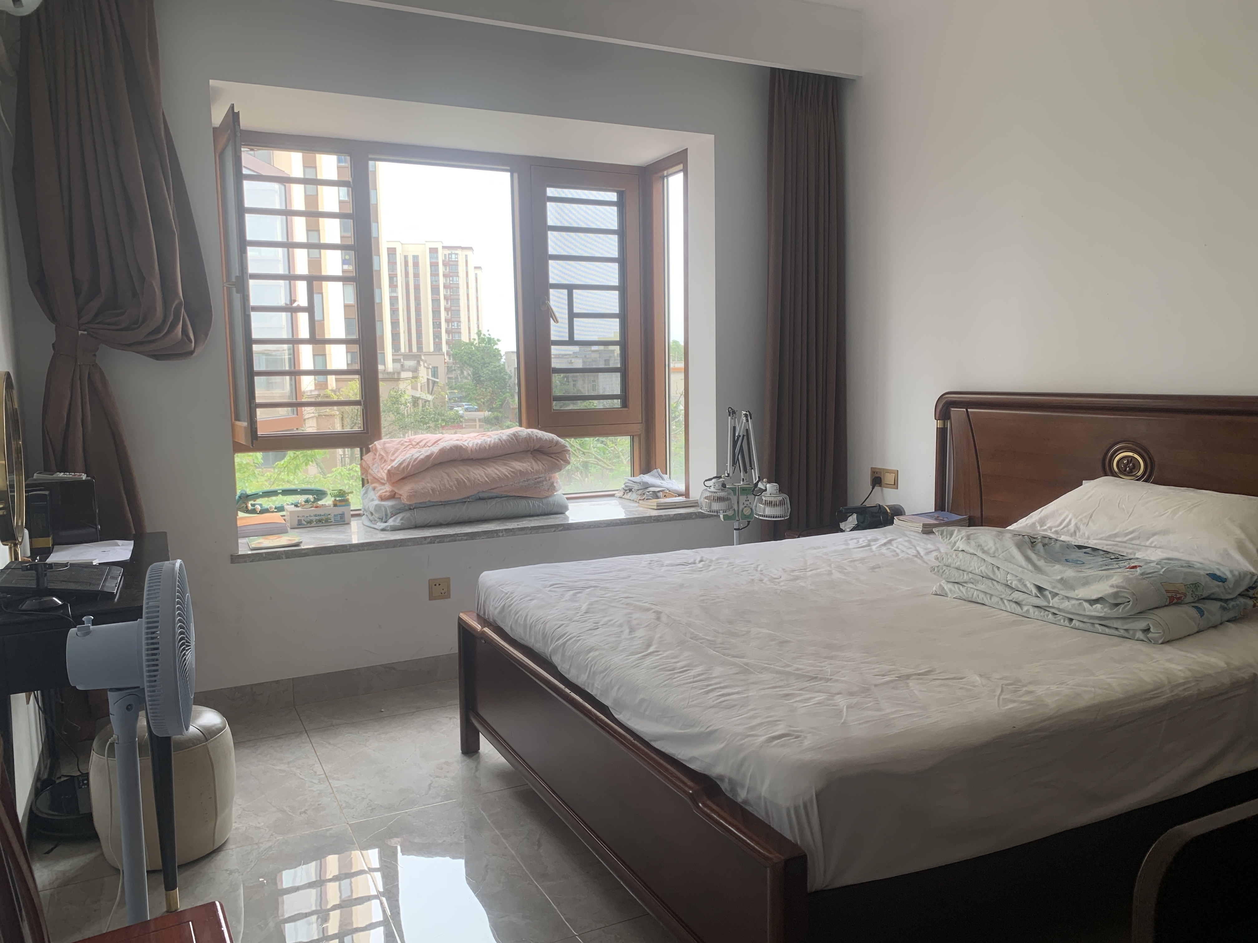 绿地城逸园 3室2厅2卫 150.0万 绿地城逸园 3室2厅2卫 150.0万客厅